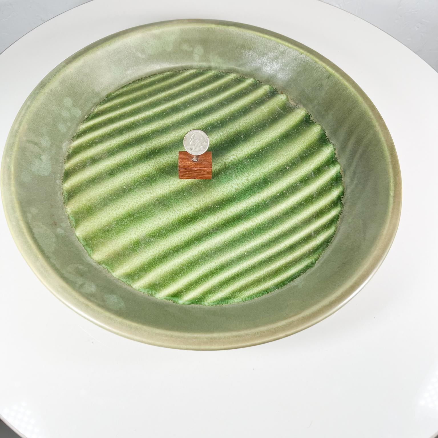 1970s Modernist Art Optical Dish Green Plate Usa For Sale 1