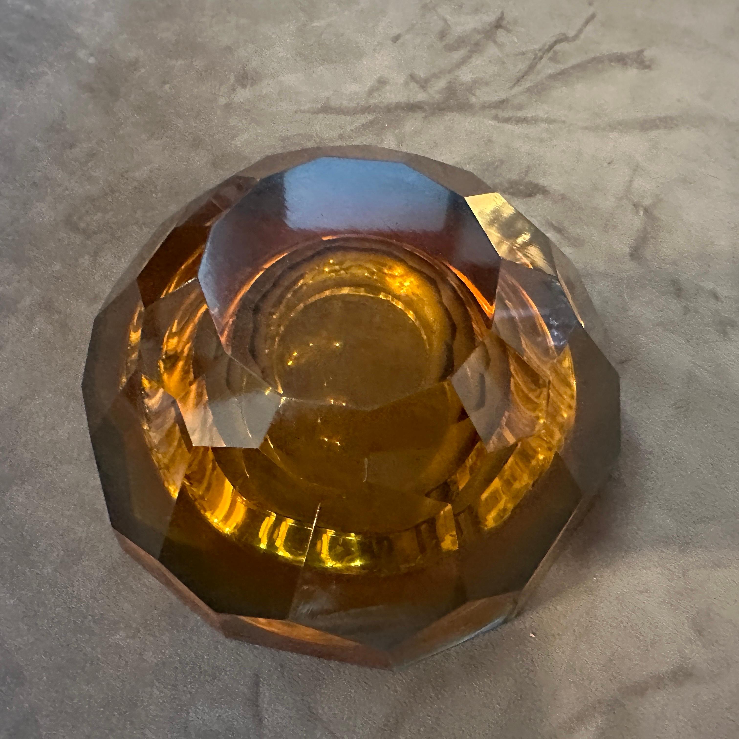 20th Century 1970s Modernist Blue and Brown Faceted Murano Glass Round Bowl by Mandruzzato For Sale