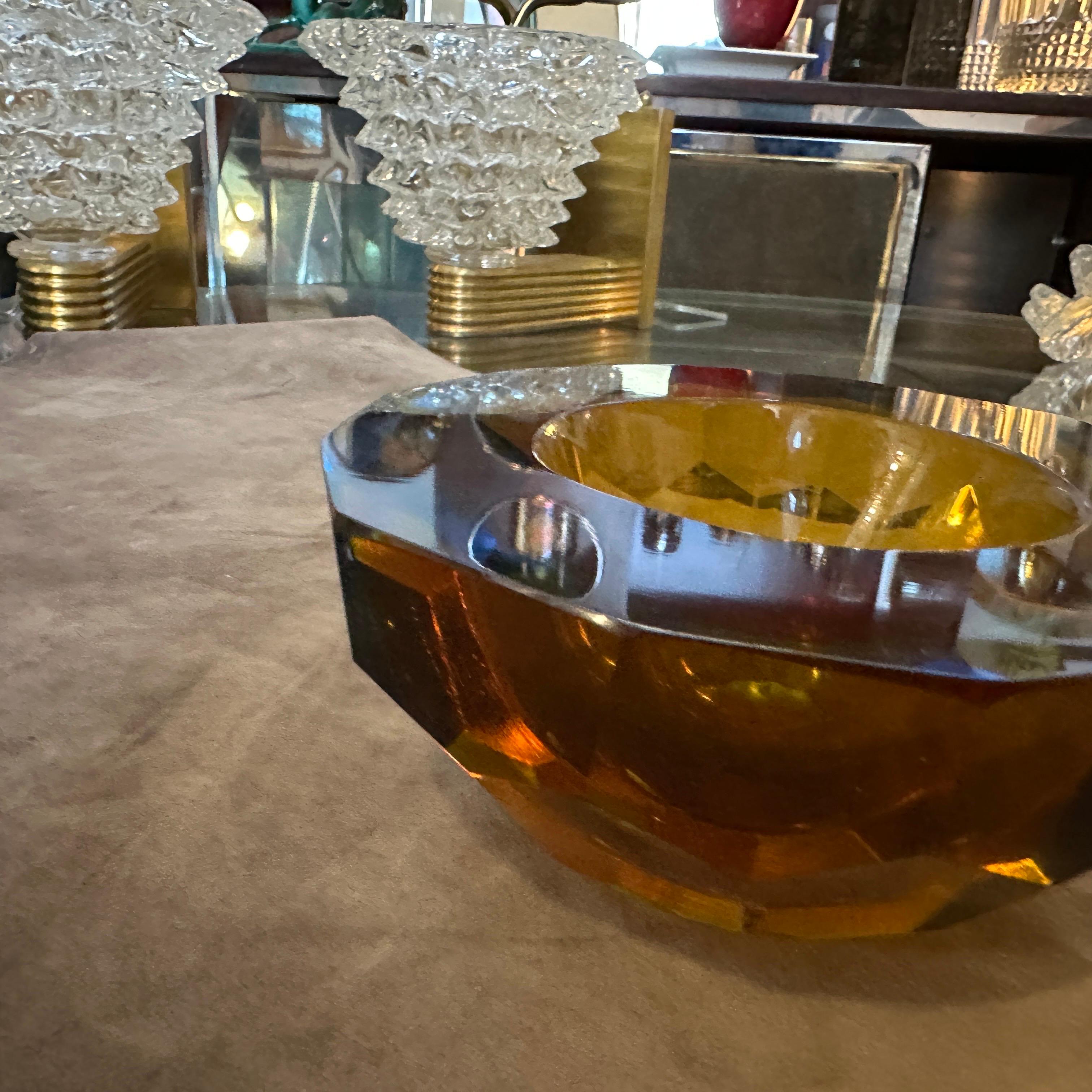1970s Modernist Blue and Brown Faceted Murano Glass Round Bowl by Mandruzzato For Sale 1
