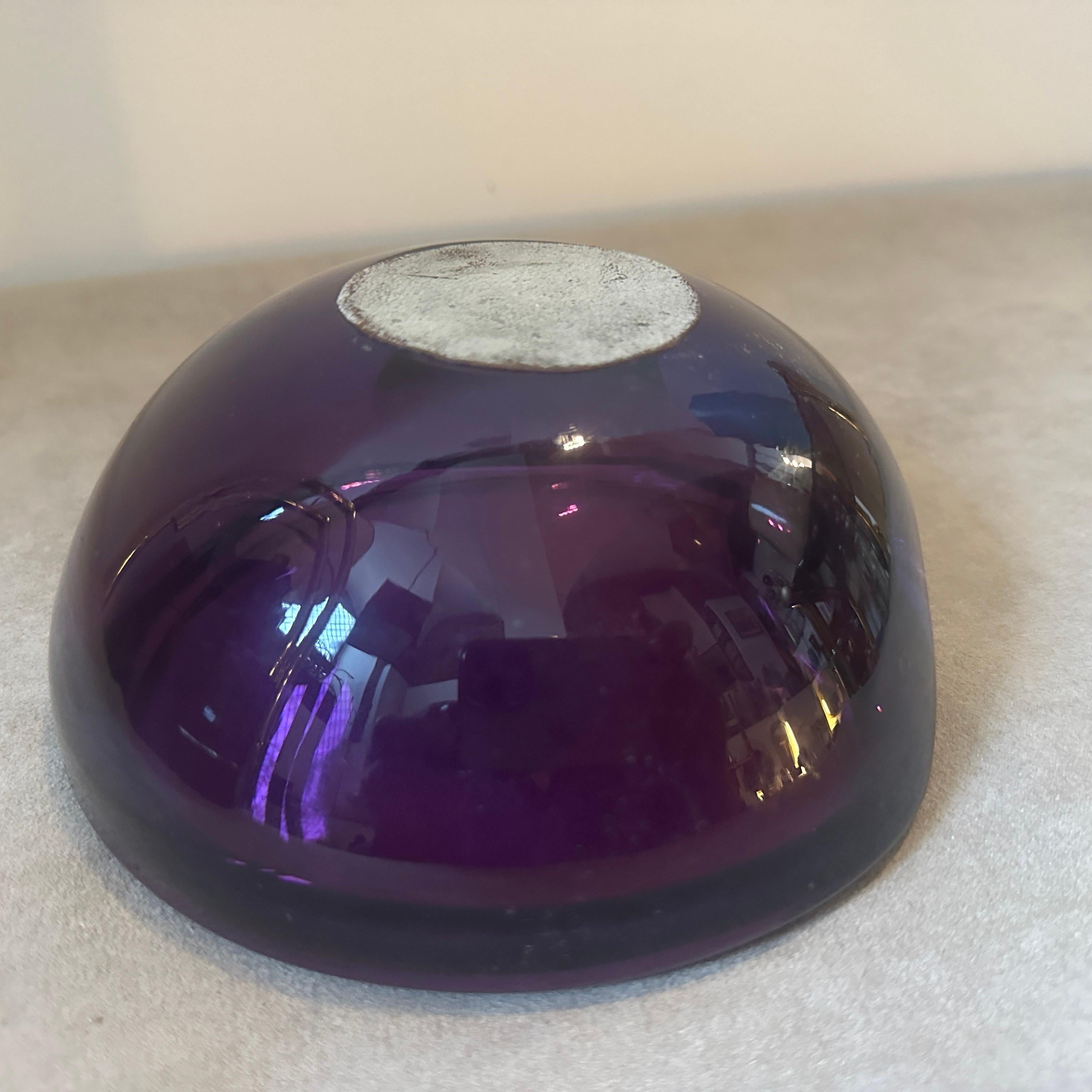 20ième siècle Bol moderniste en verre de Murano bleu et violet des années 1970 par Seguso en vente