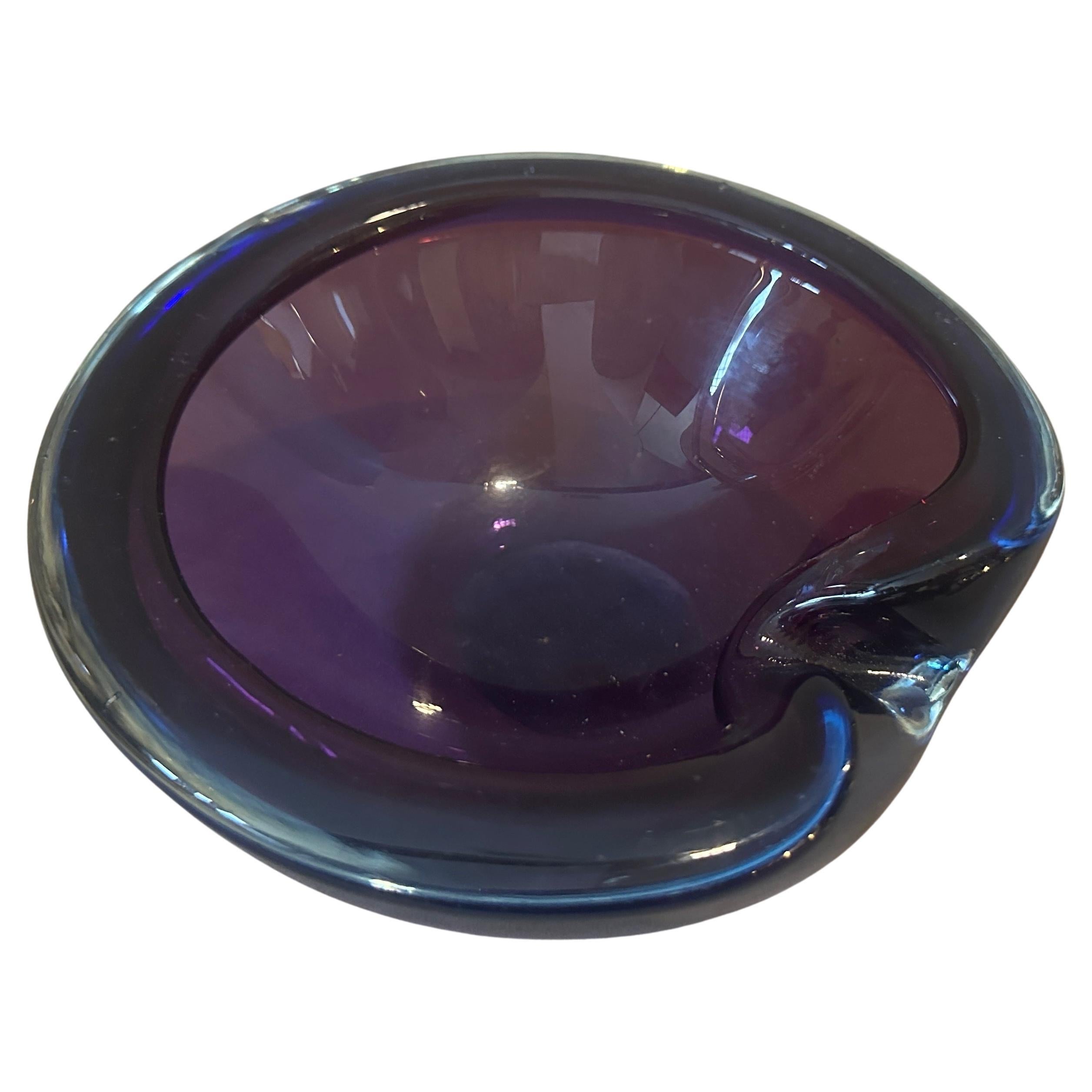 Bol moderniste en verre de Murano bleu et violet des années 1970 par Seguso