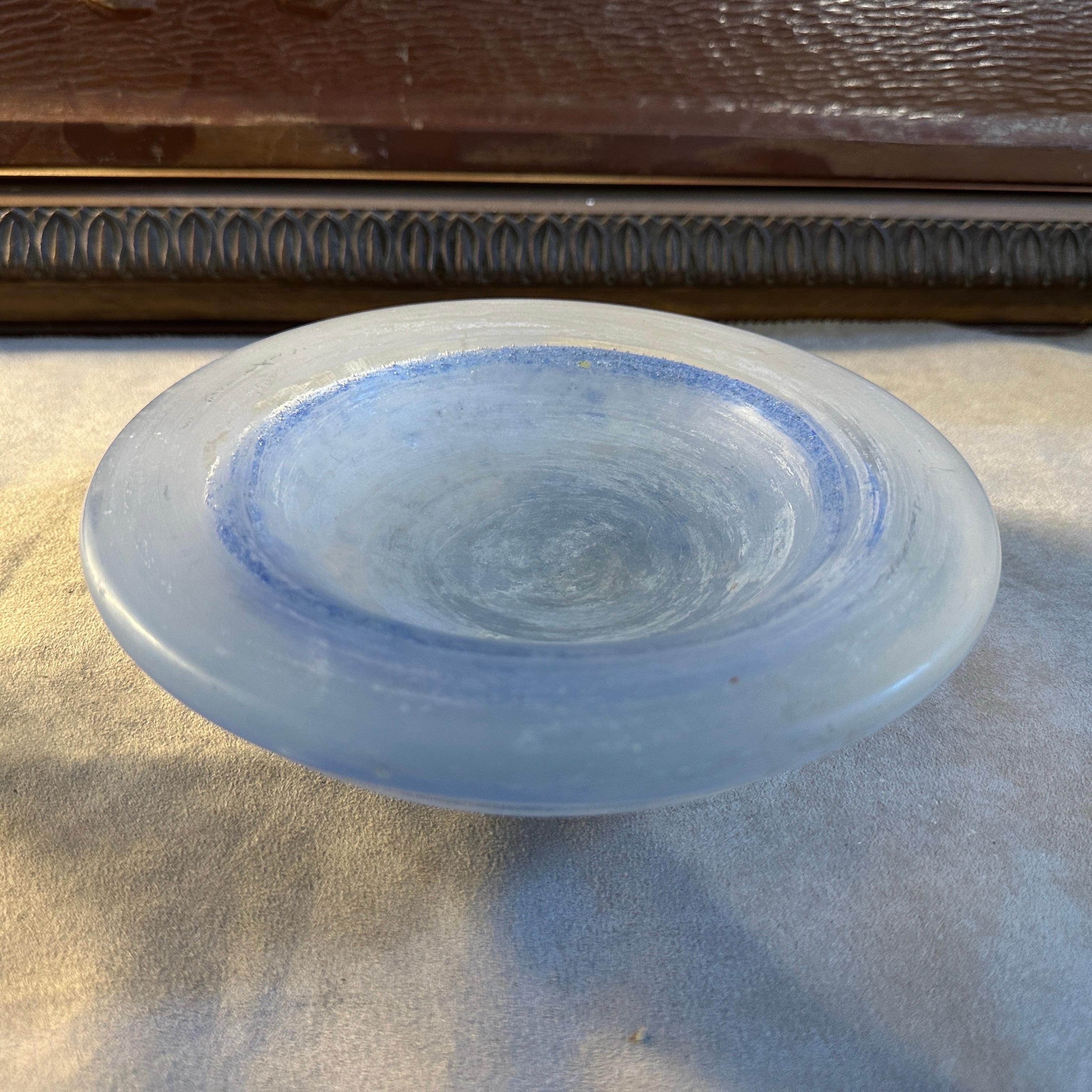 1970s Modernist Blue Scavo Murano Glass Bowl in the manner of Cenedese In Good Condition For Sale In Aci Castello, IT