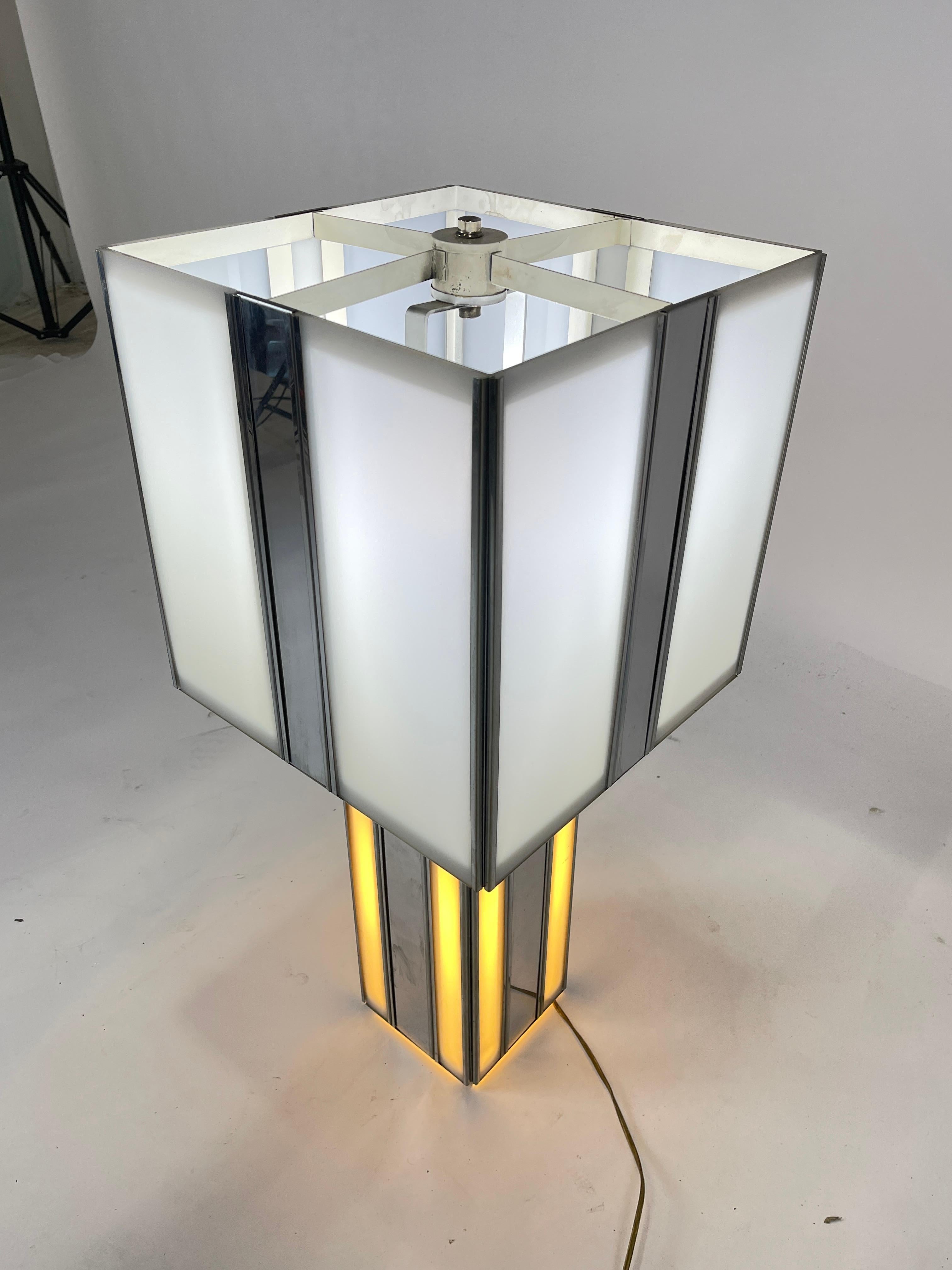 1970s Modernist Chrome and Plexiglass Dual Action Lamp 4