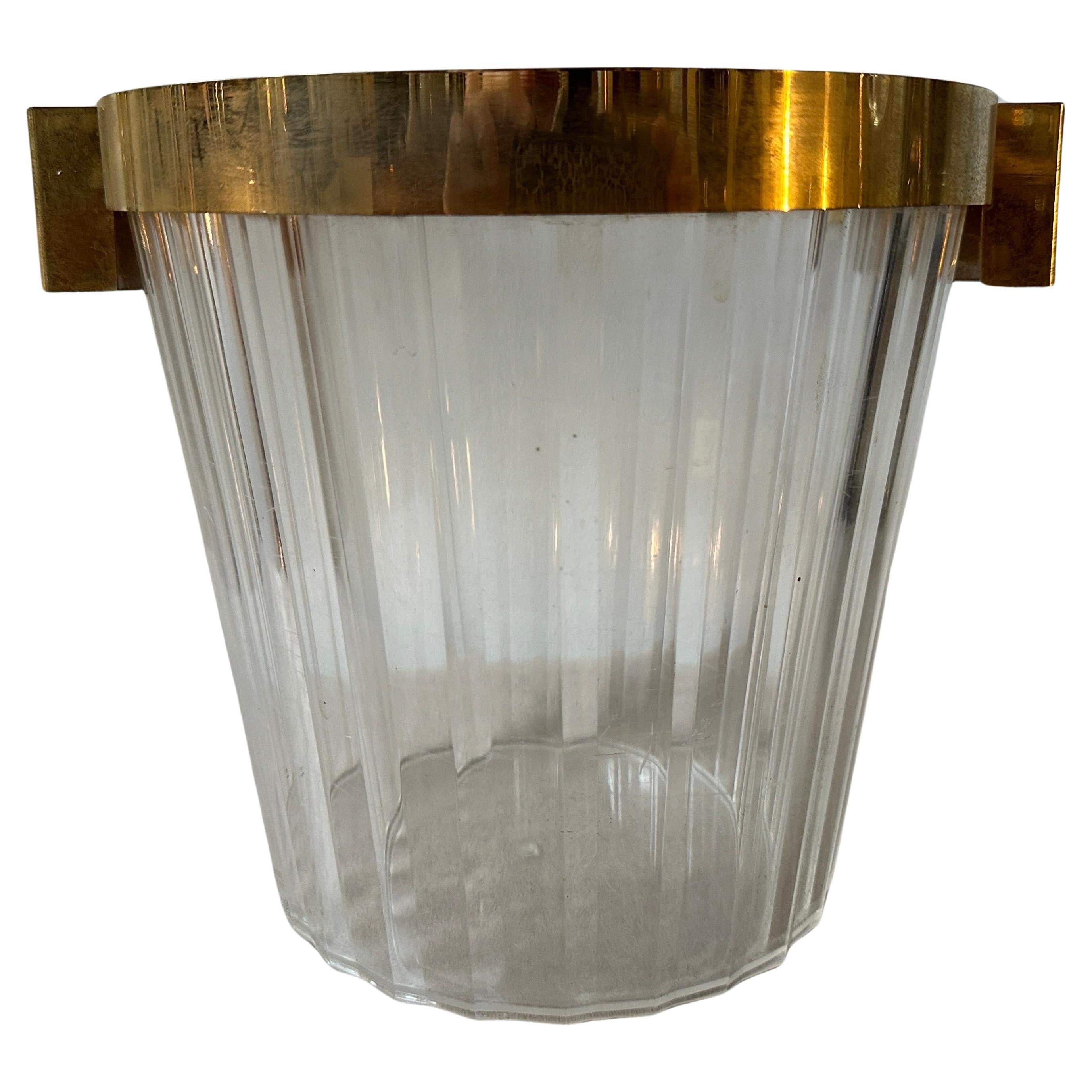 Enfriador de vino francés de plexiglás transparente y dorado modernista de los años 70, de Gosset en venta