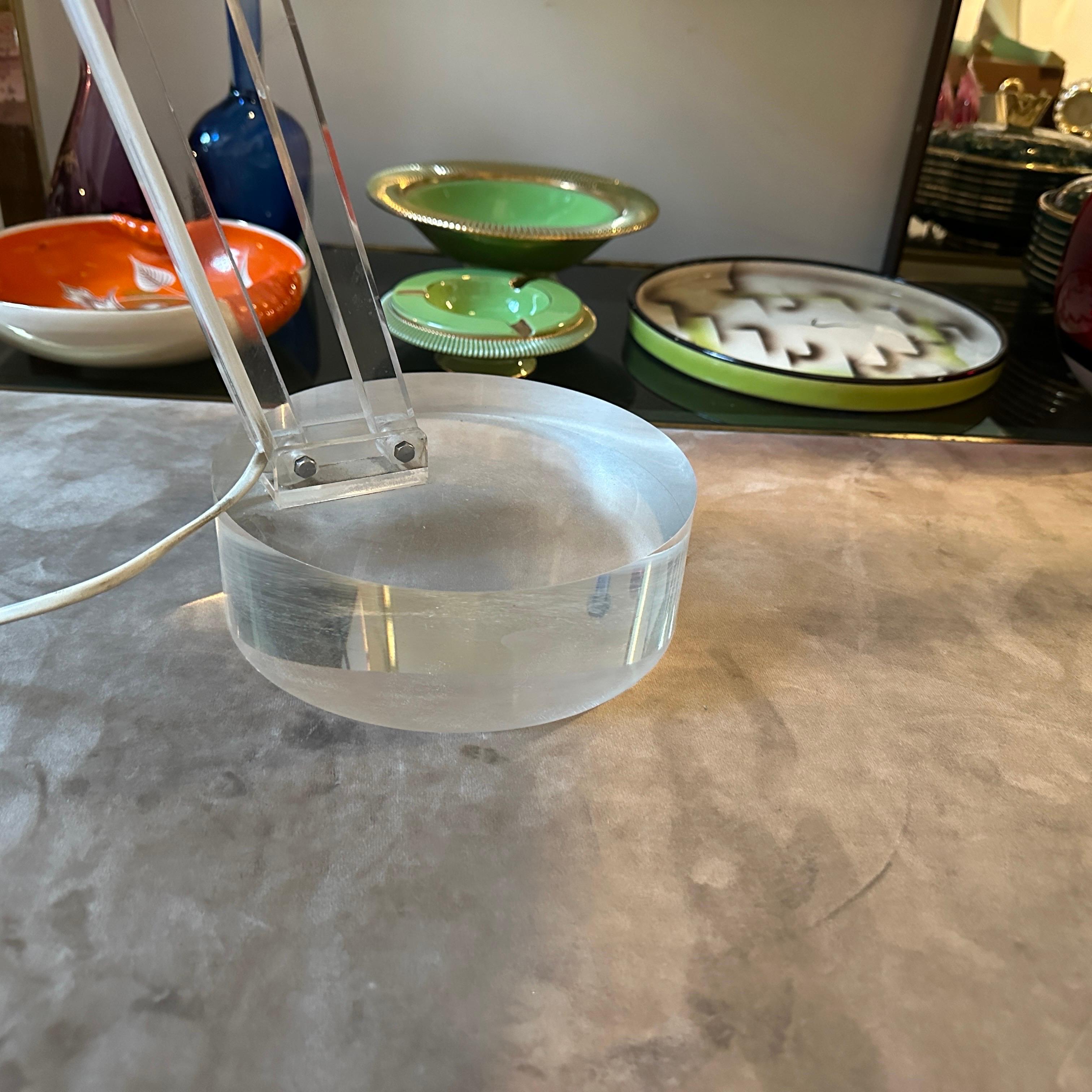 1970s Modernist Clear Lucite and Brown Plastic Italian Desk Lamp For Sale 4