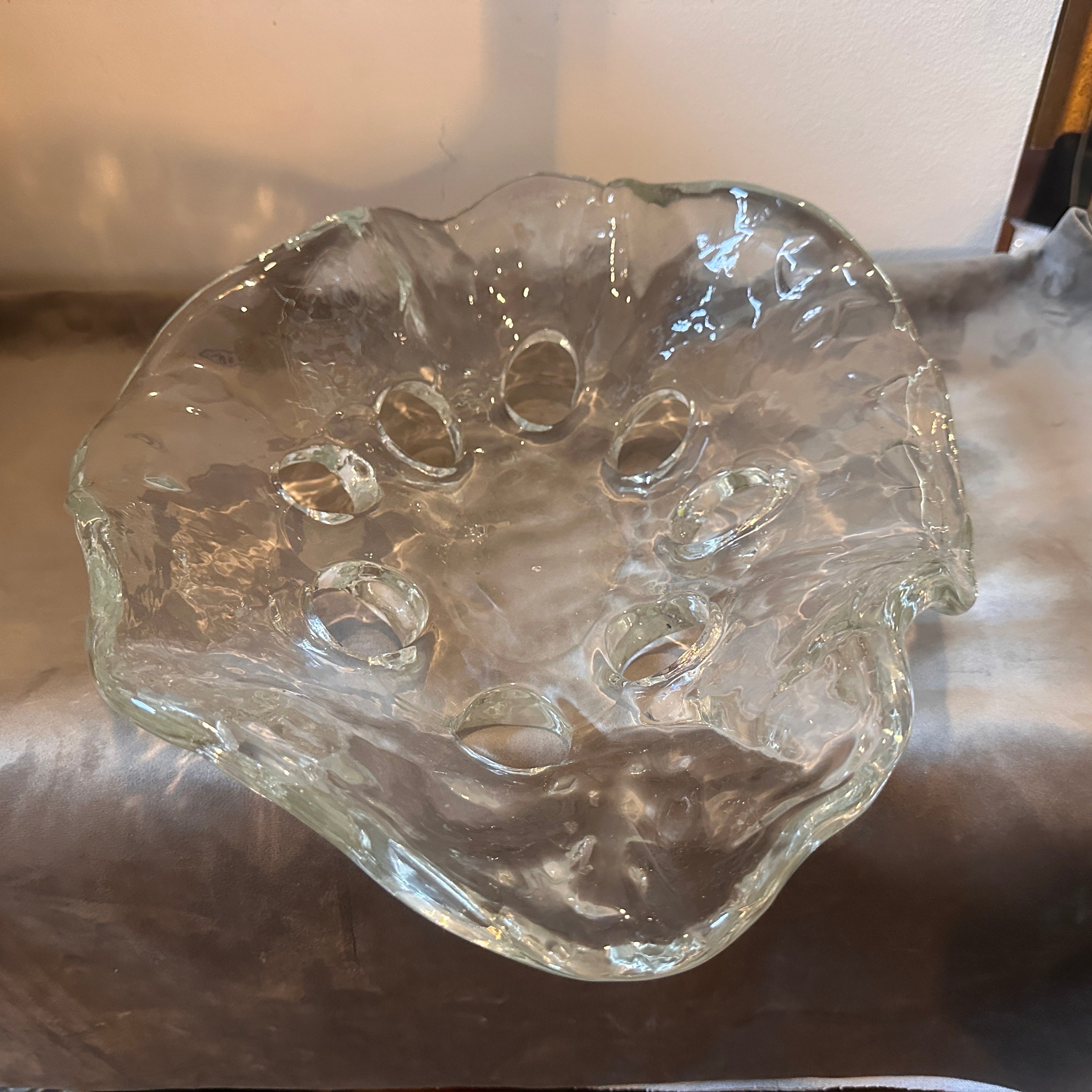 Fait main Centre de table italien ovale moderniste des années 1970 en verre de Murano transparent en vente