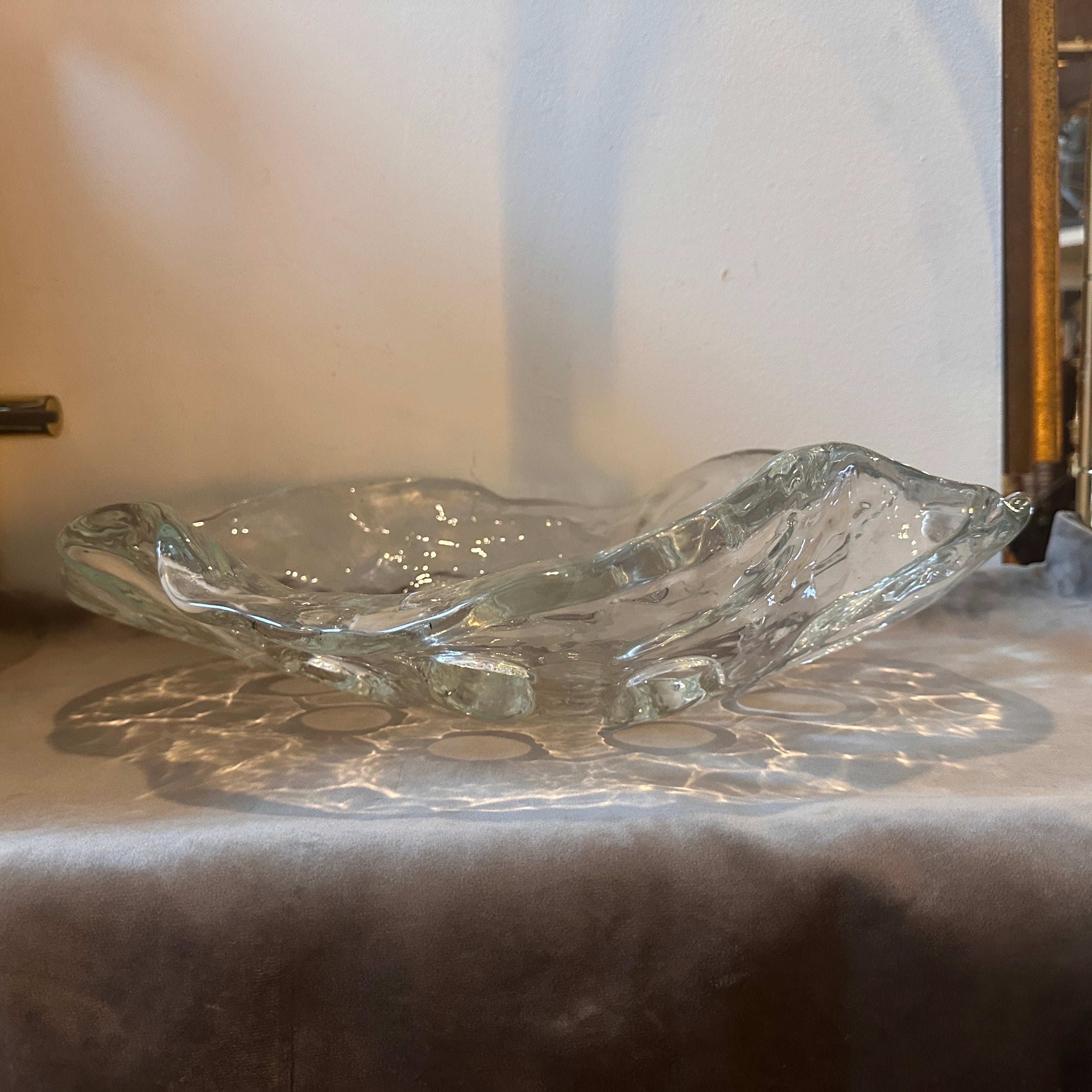 Centre de table italien ovale moderniste des années 1970 en verre de Murano transparent Bon état - En vente à Aci Castello, IT