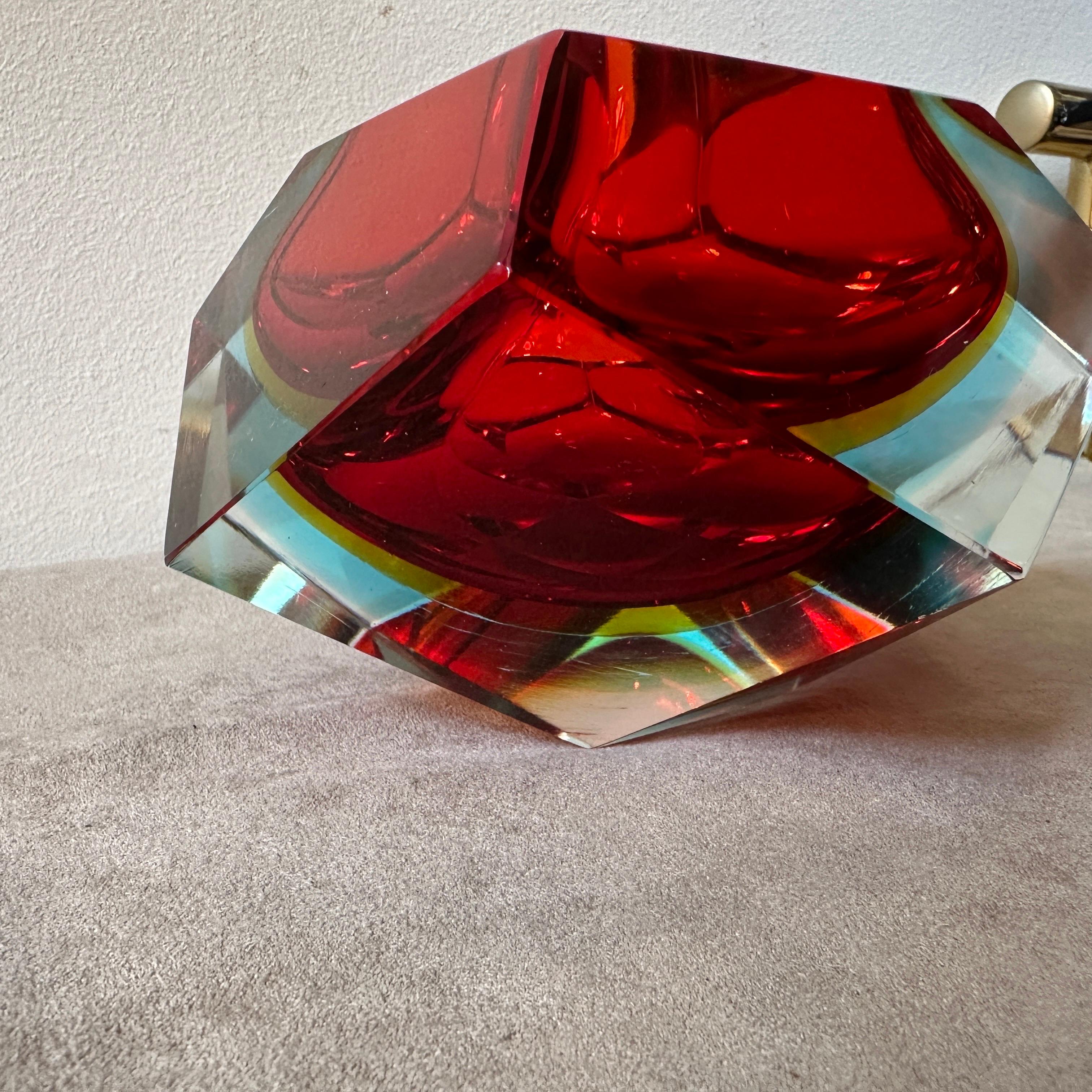 1970s Modernist Faceted Sommerso Murano Glass Big Ashtray by Seguso In Good Condition For Sale In Aci Castello, IT