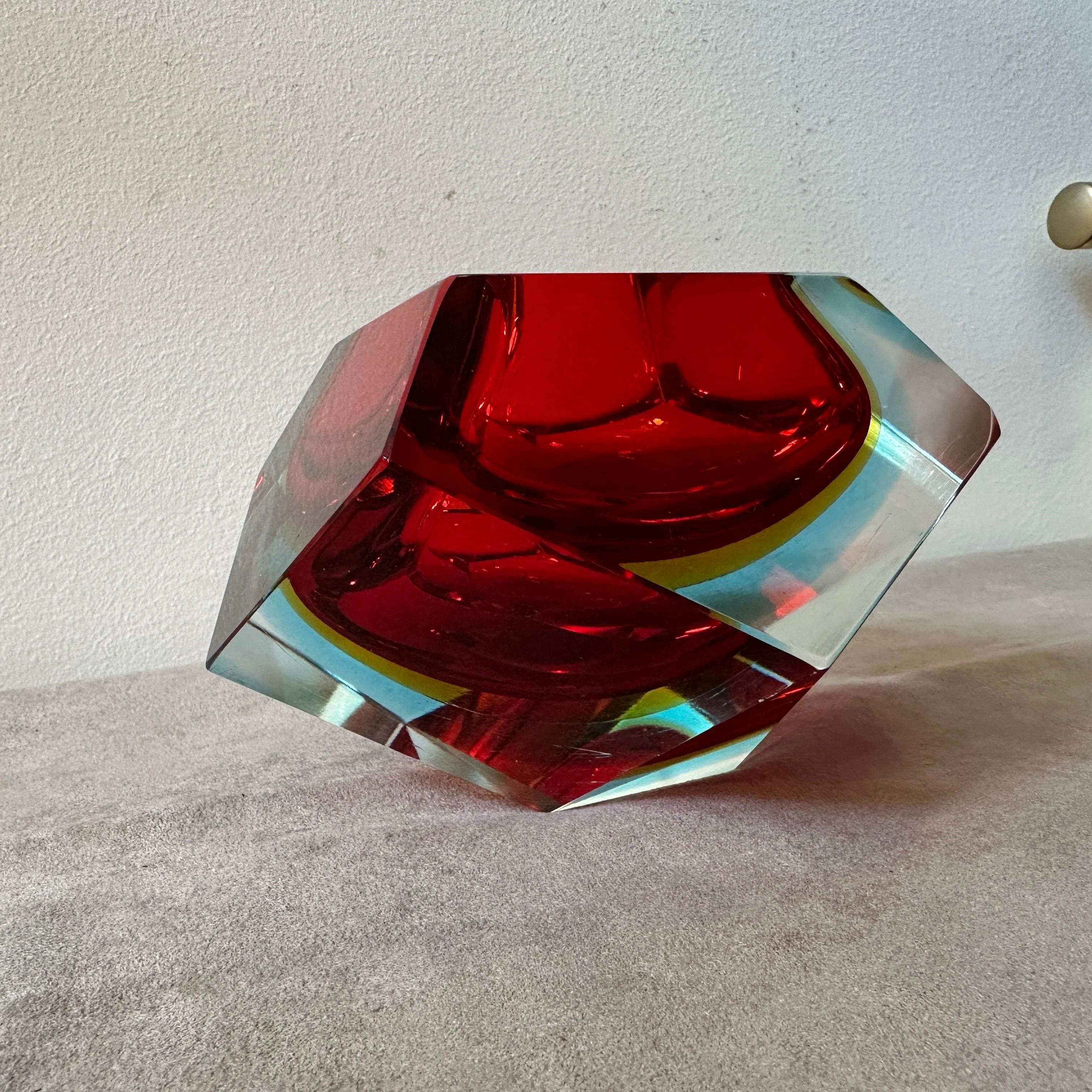 1970s Modernist Faceted Sommerso Murano Glass Big Ashtray by Seguso For Sale 3
