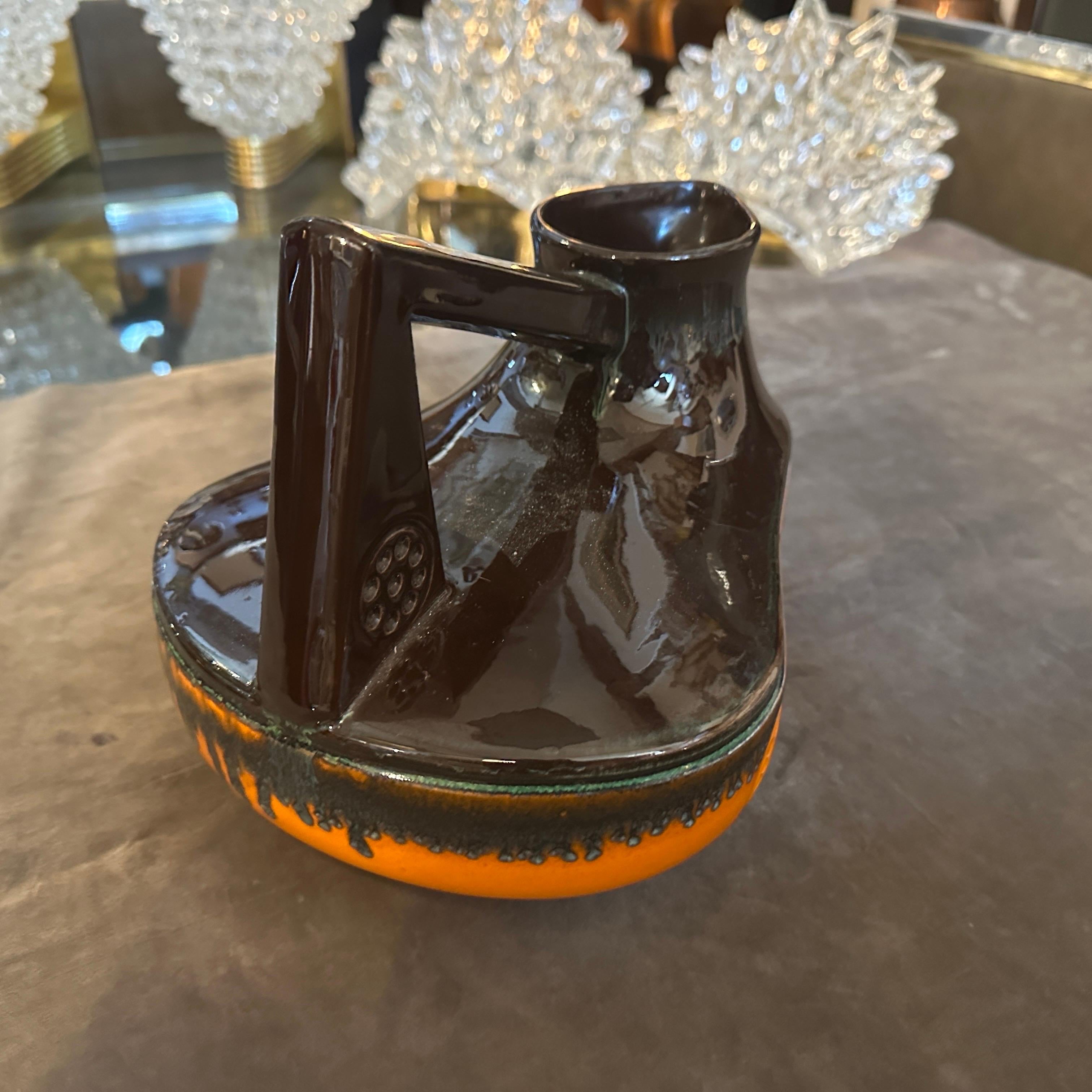 Peint à la main Cruche ouest-allemande moderniste des années 1970 en céramique Fat Lava Brown et Orange en vente