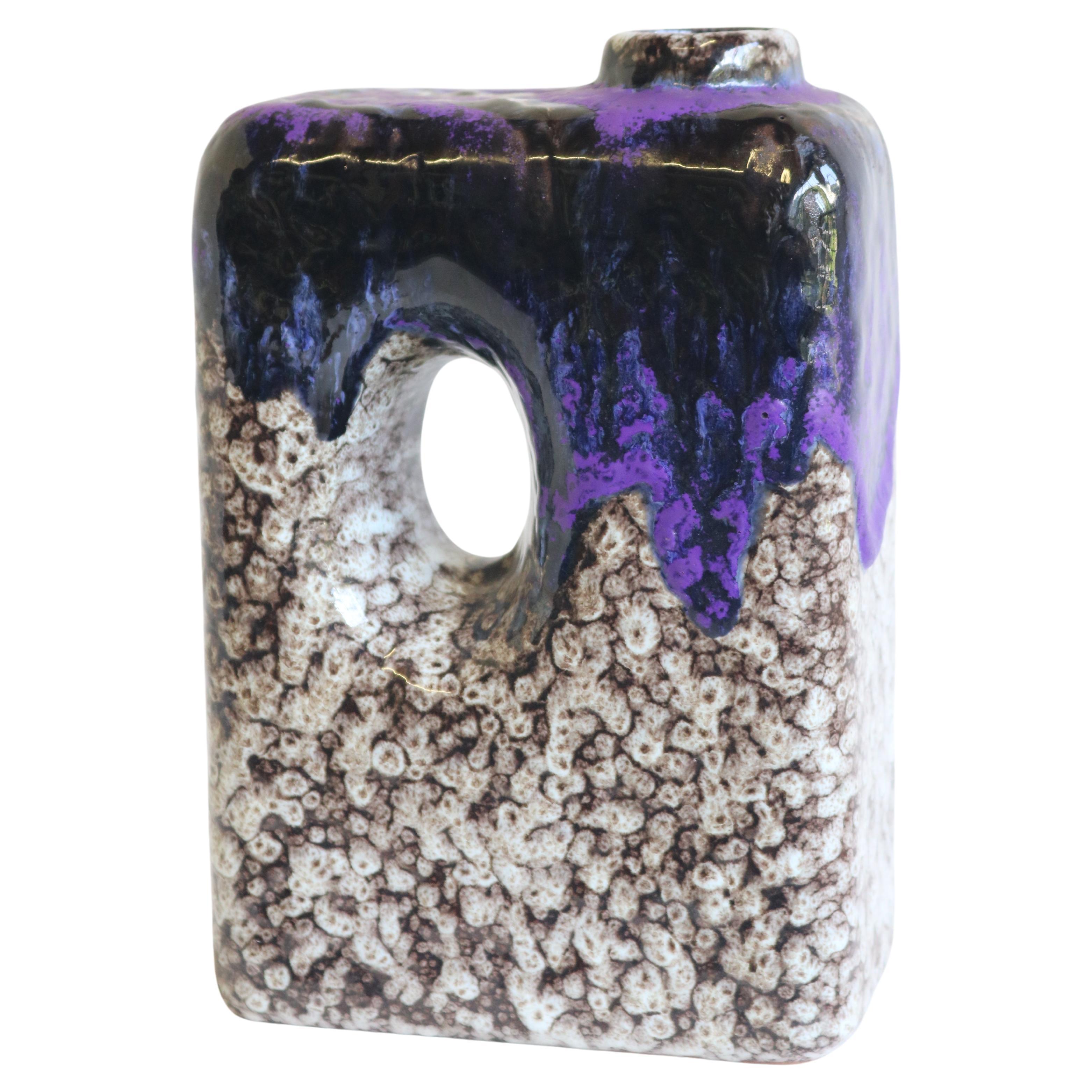 Jarrón cuadrado de cerámica modernista de los años 70 Fat Lava Purple Black White de Marei Keramik