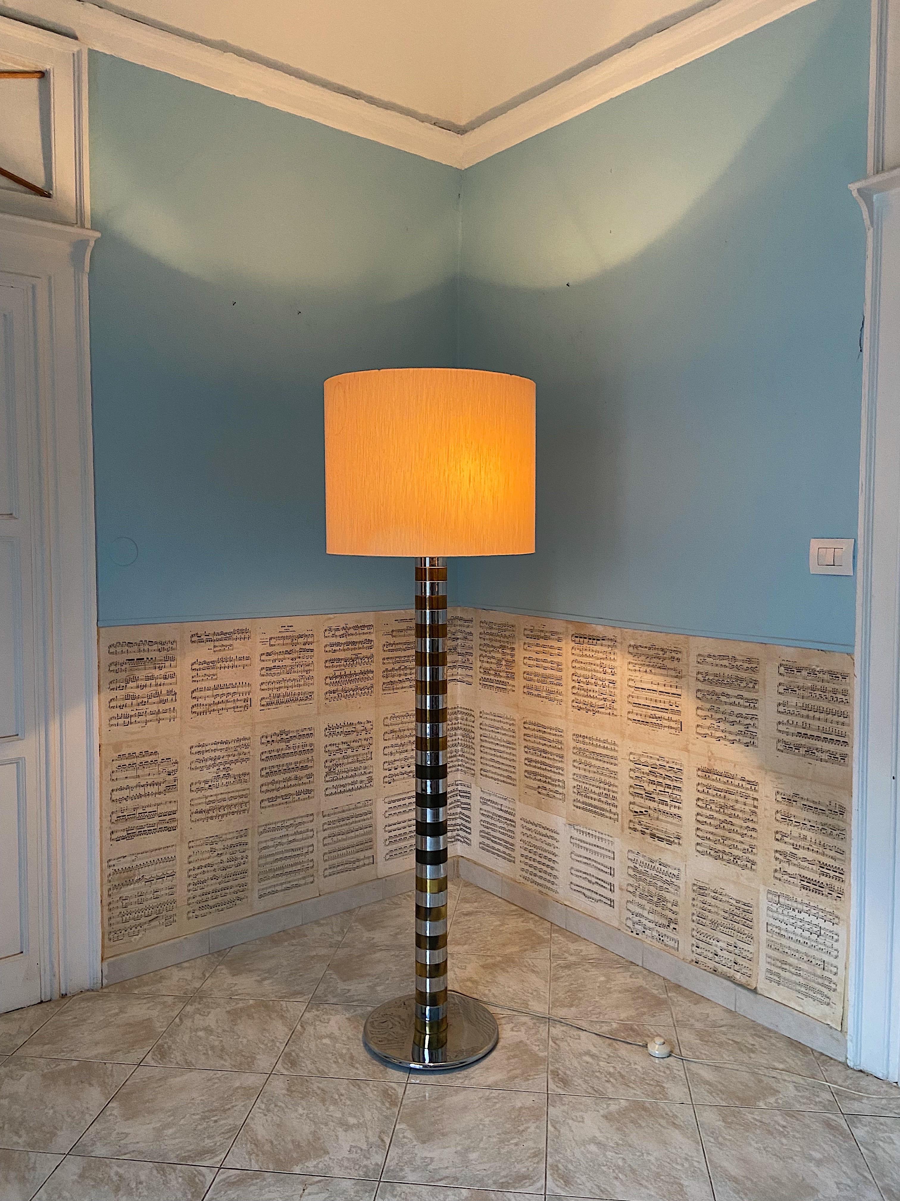 1970s modernist floor light by Tommaso Barbi In Good Condition For Sale In Palermo, PA