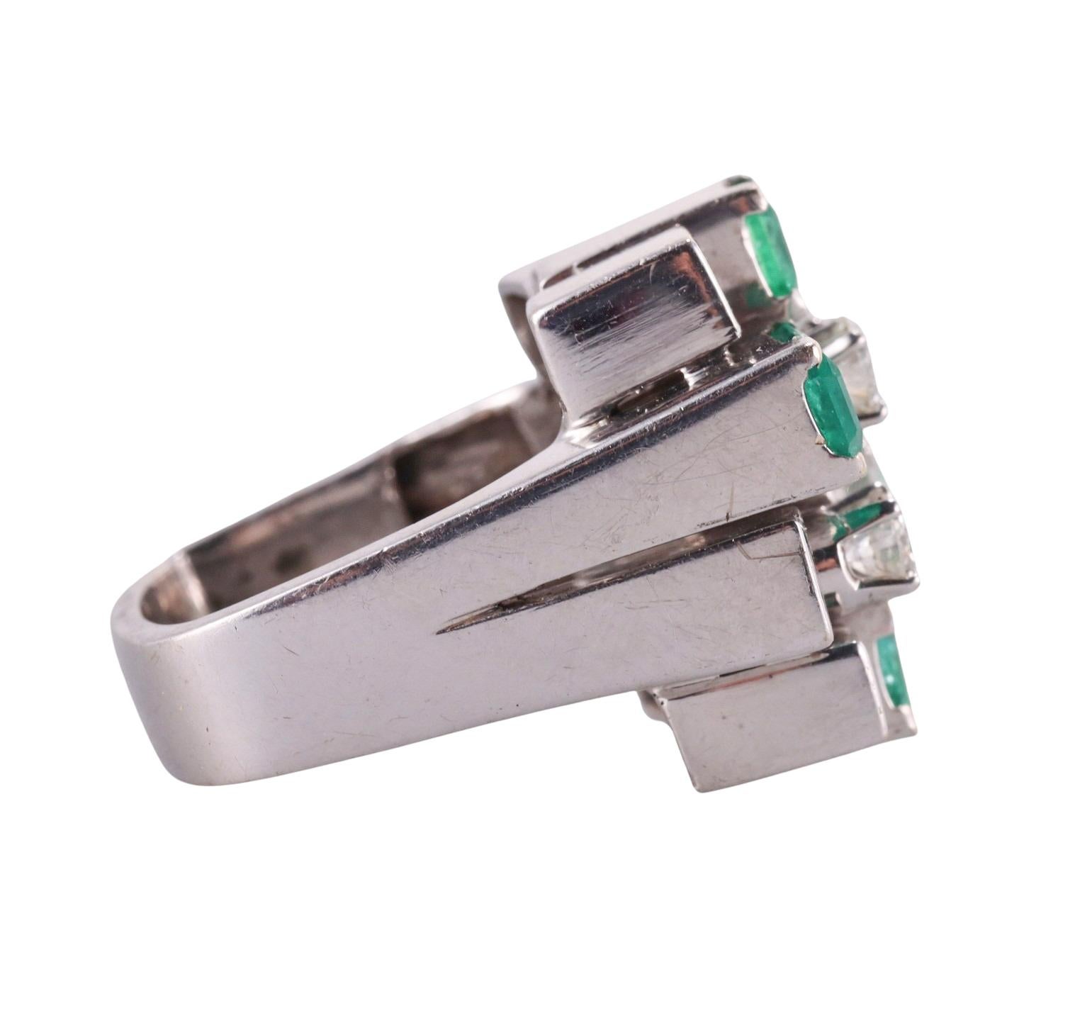 1970s Modernist Gold Diamond Emerald Ring In Excellent Condition For Sale In New York, NY