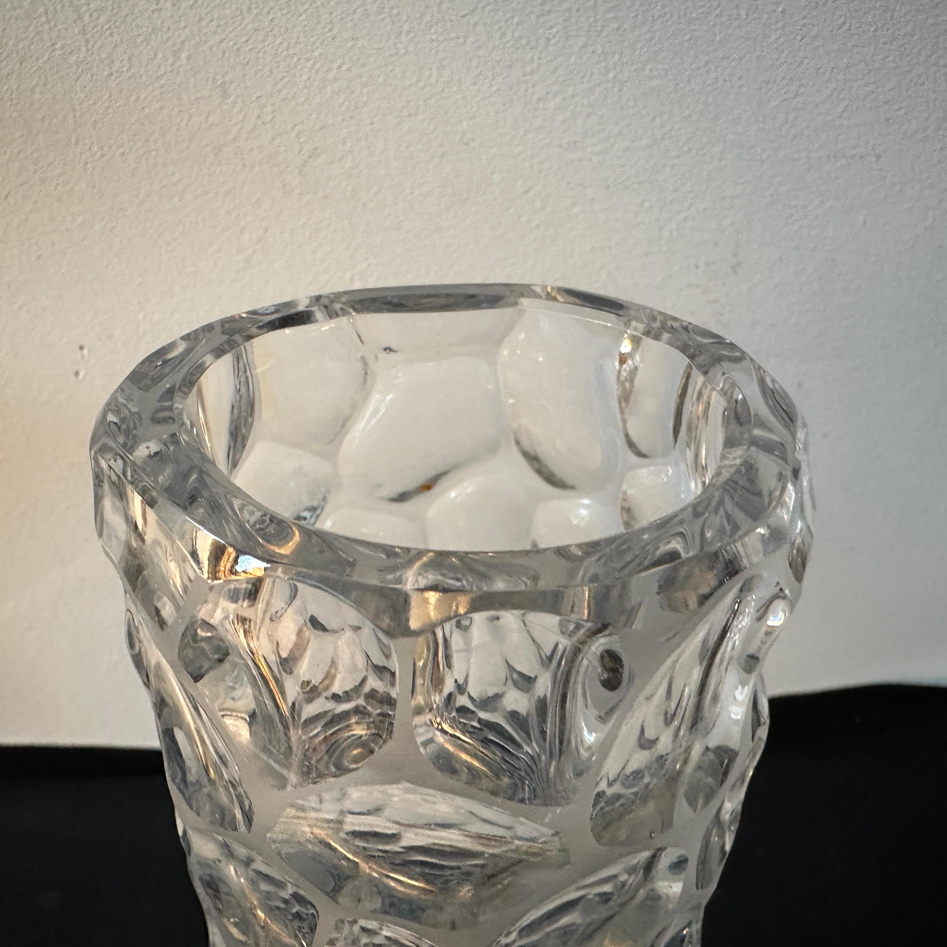 1970s Modernist Hammered Clear Glass Italian Cylindrical Vase For Sale 3