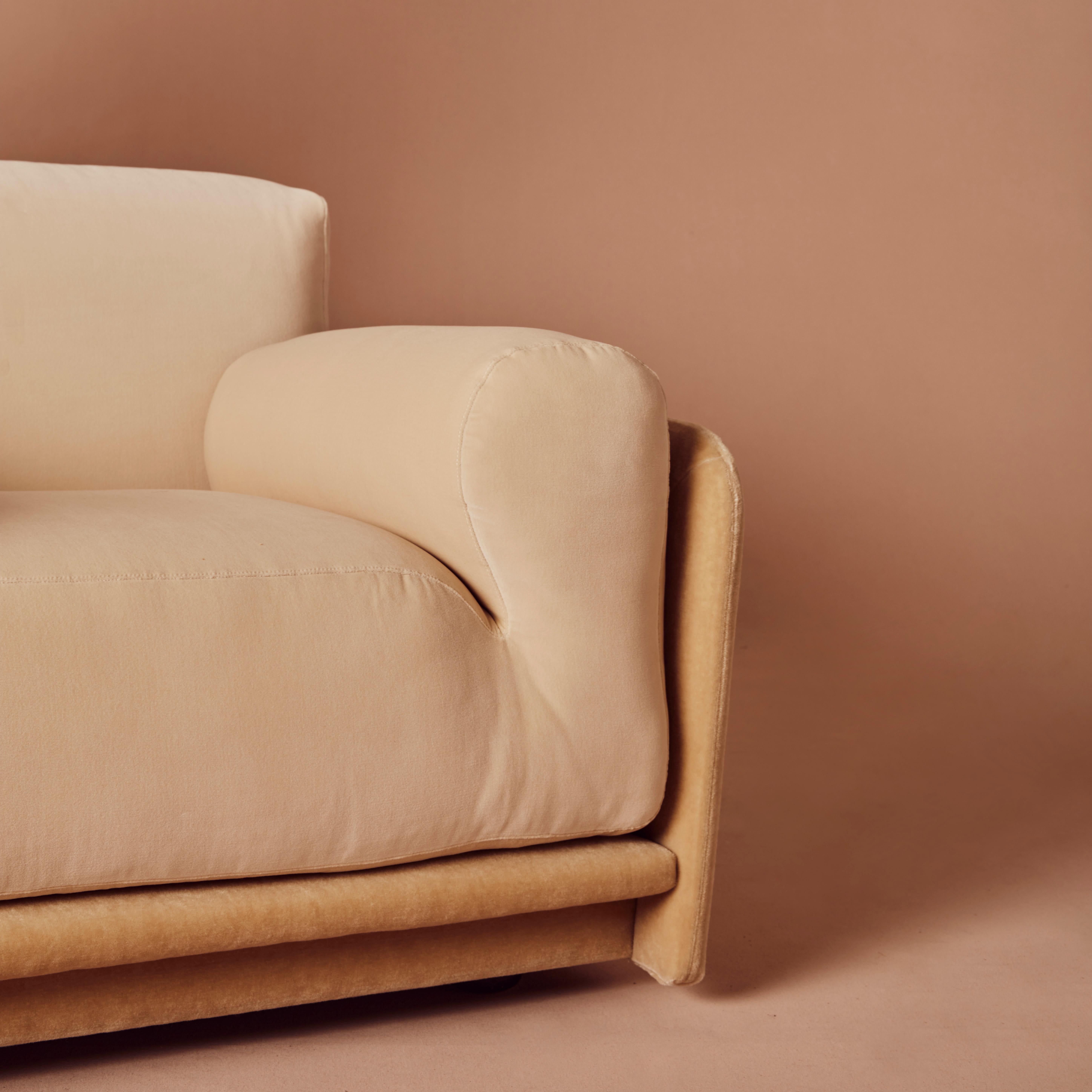 1970s Modernist Italian Framed Armchair In Good Condition For Sale In London, England