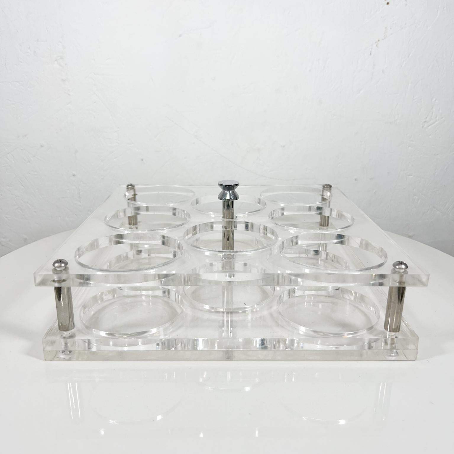 1970s Mid-Century Modern lucite beverage bar drink caddy carrier server tray.
Eight glass holder carrier
Measures: 12.25 x 11.75 x 4.5 H
Maker info not present. 
Original vintage unrestored condition.
Refer to images please.



