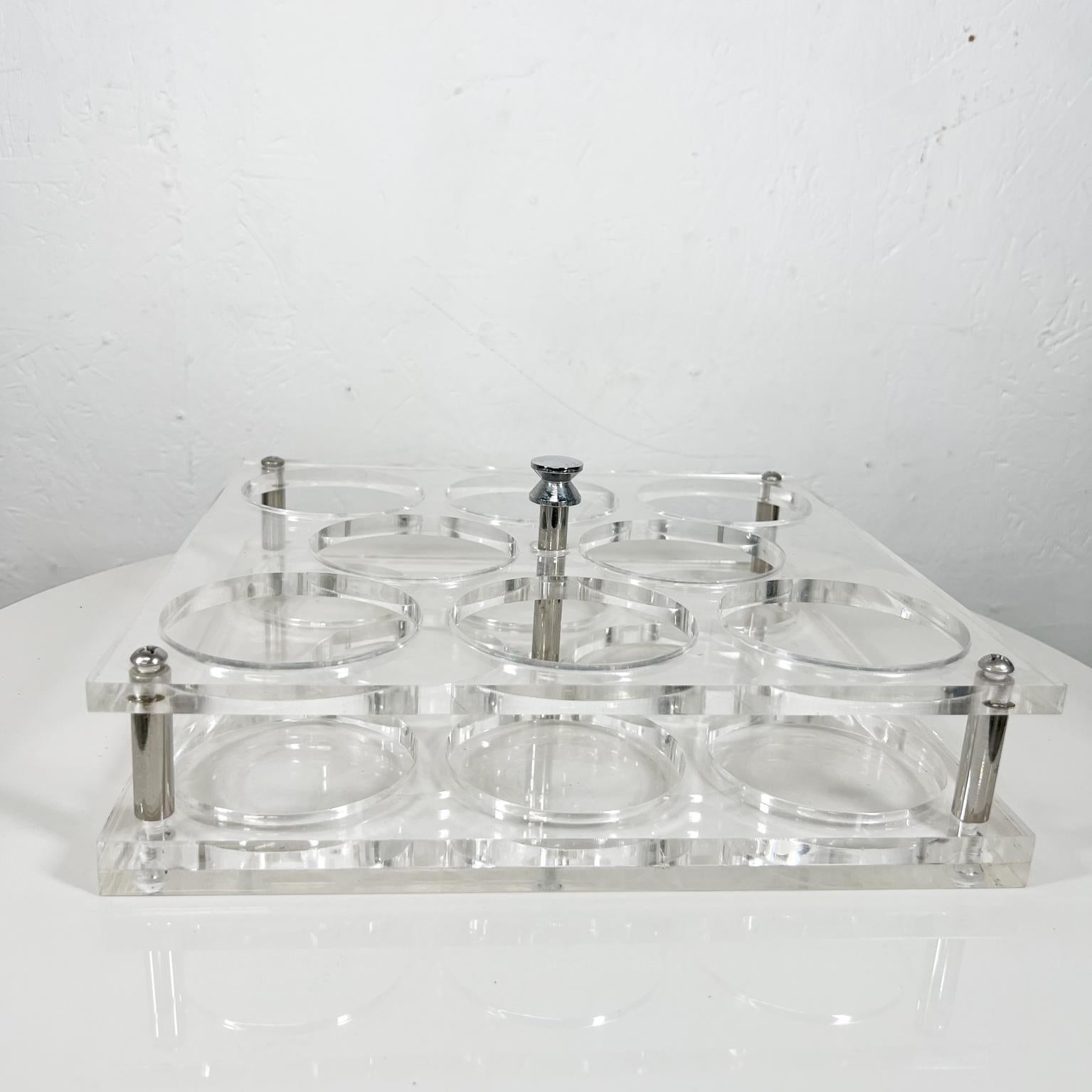 1970s Modernist Lucite Beverage Bar Drink Carrier Eight Glass Serving Tray In Good Condition In Chula Vista, CA