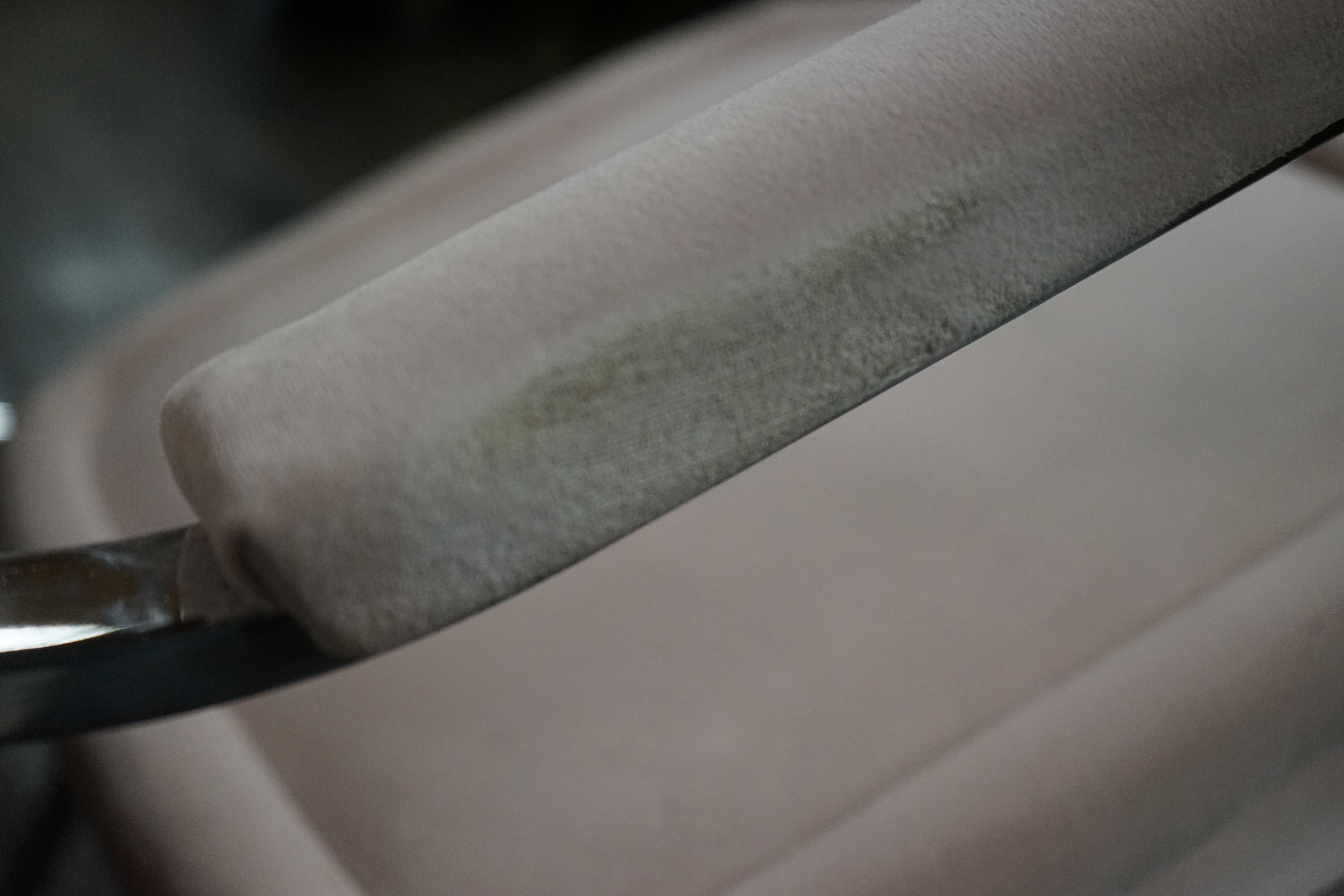 Fauteuil à bascule moderniste des années 1970 de la Maison Jansen, style Hollywood Regency, en rose en vente 3