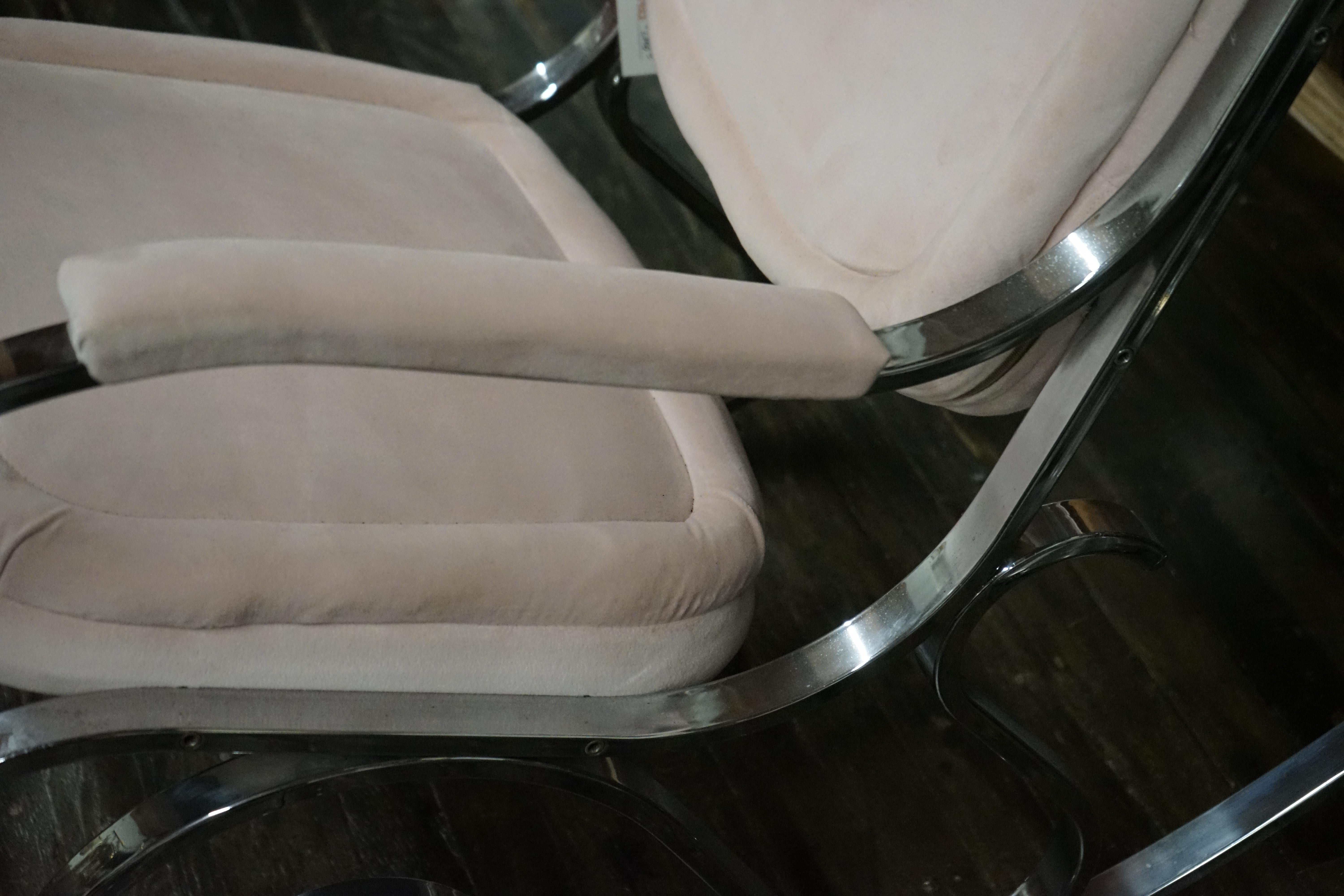 Fauteuil à bascule moderniste des années 1970 de la Maison Jansen, style Hollywood Regency, en rose en vente 4