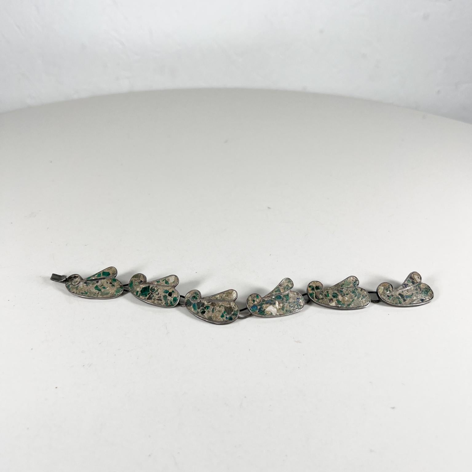 1970s Modernist Mexican sterling silver malachite bracelet from Mexico.
Maker stamped. 925 Mexico.
Measures: 7.38 long x .63 wide x .13 thick
Preowned original vintage condition.
See images please.
 