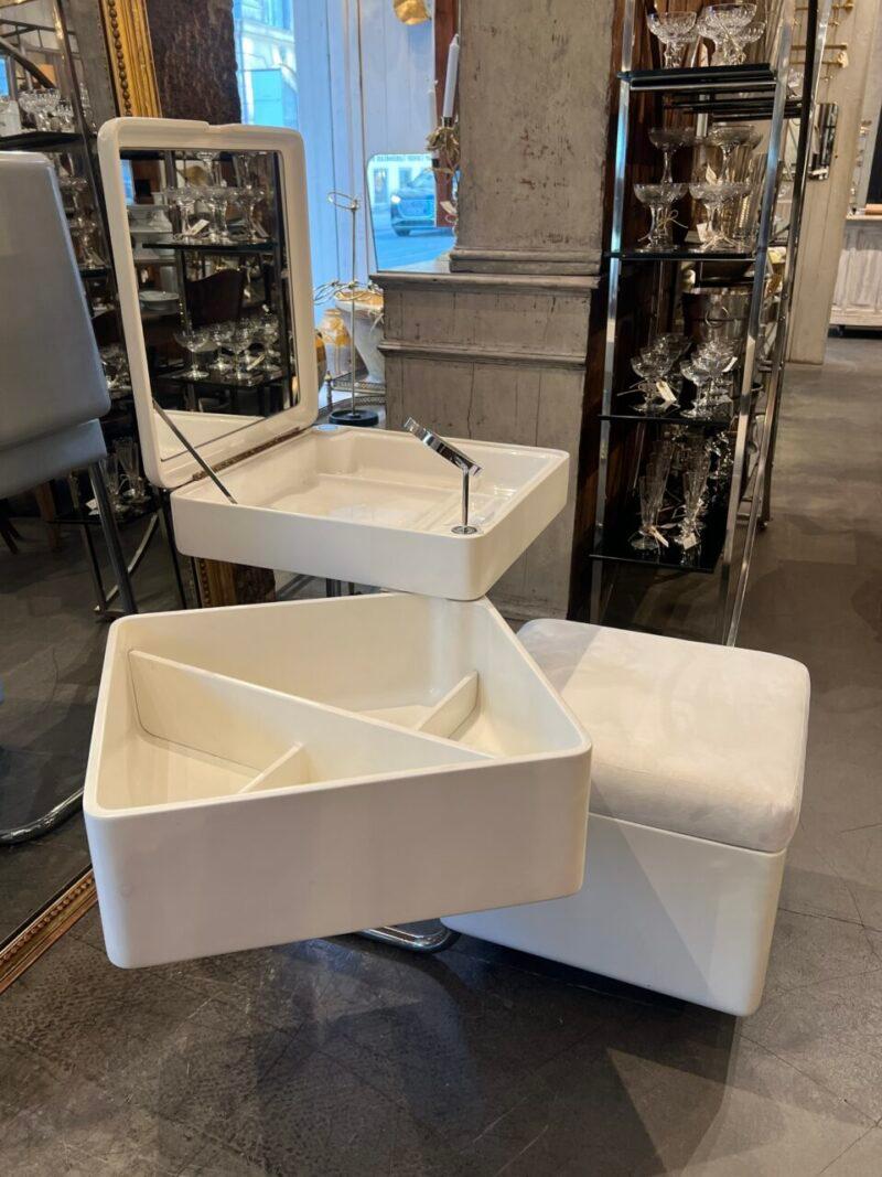 1970s Modernist Mirrored Vanity Table For Sale 5