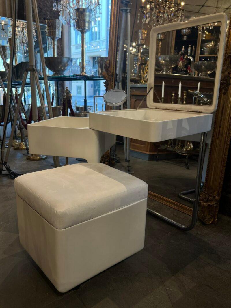 1970s Modernist Mirrored Vanity Table For Sale 7