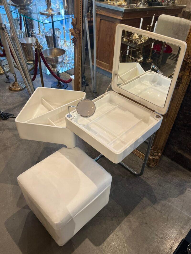 1970s Modernist Mirrored Vanity Table For Sale 8