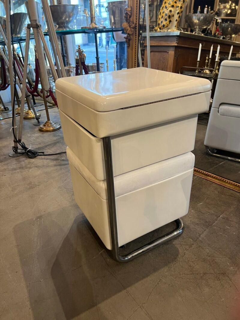 1970s Modernist Mirrored Vanity Table For Sale 9