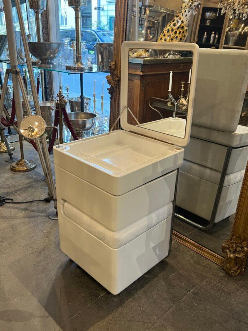 1970s Modernist Mirrored Vanity Table In Good Condition For Sale In Copenhagen K, DK