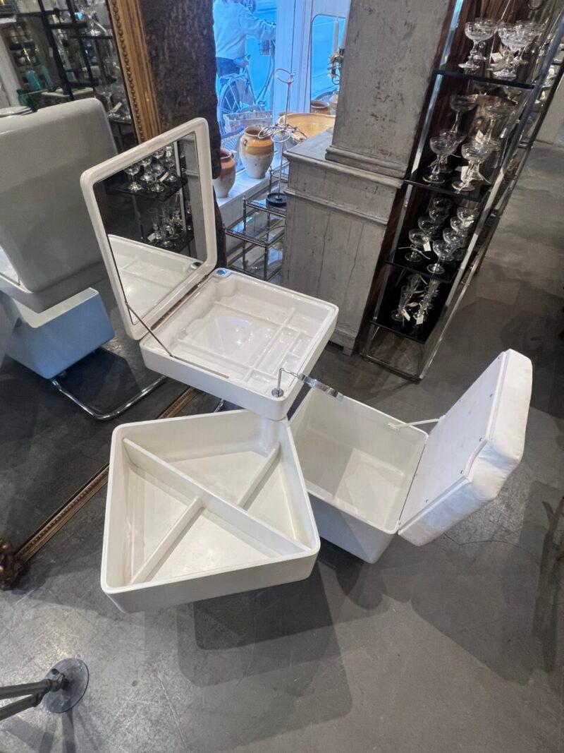 1970s Modernist Mirrored Vanity Table For Sale 3