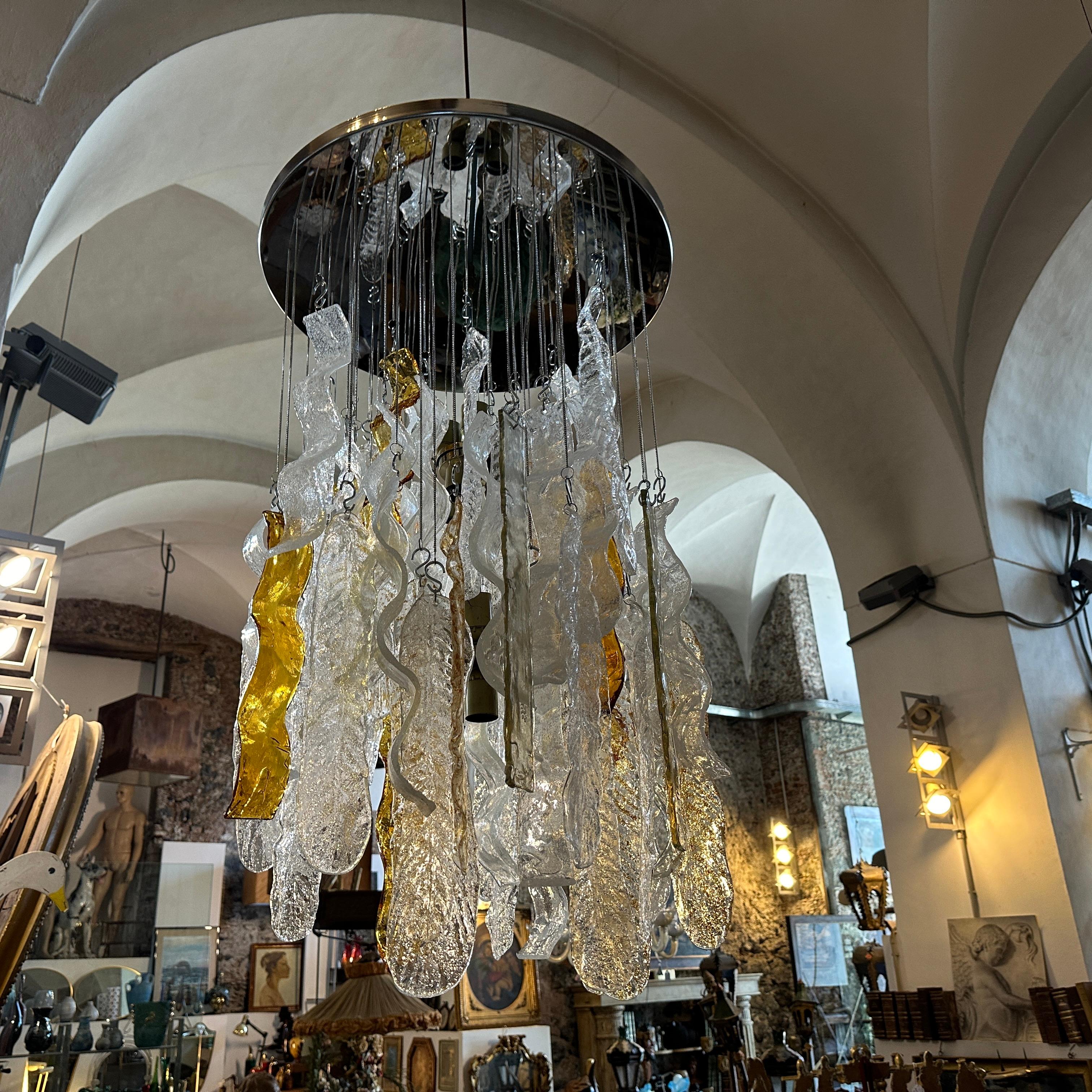 Verre de Murano Lustre à grande cascade en verre de Murano moderniste des années 1970 par Mazzega Murano en vente