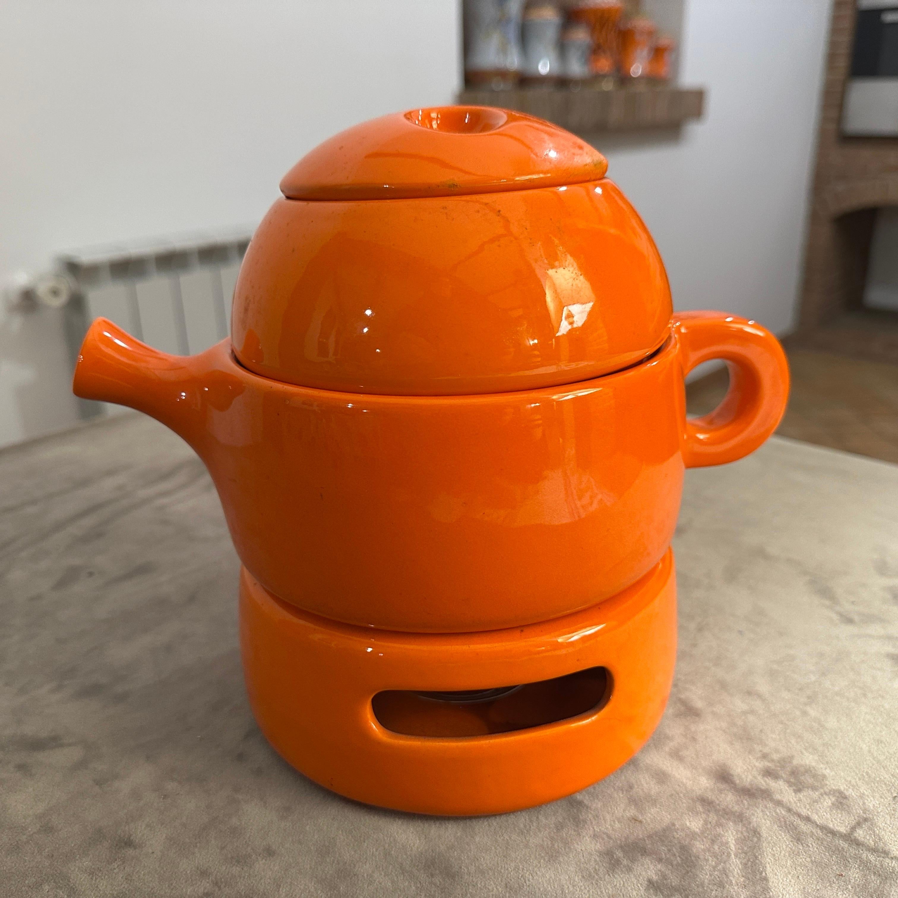 Moderno Teiera modernista in ceramica arancione degli anni '70 di Liisi Beckmann per Gabbianelli in vendita
