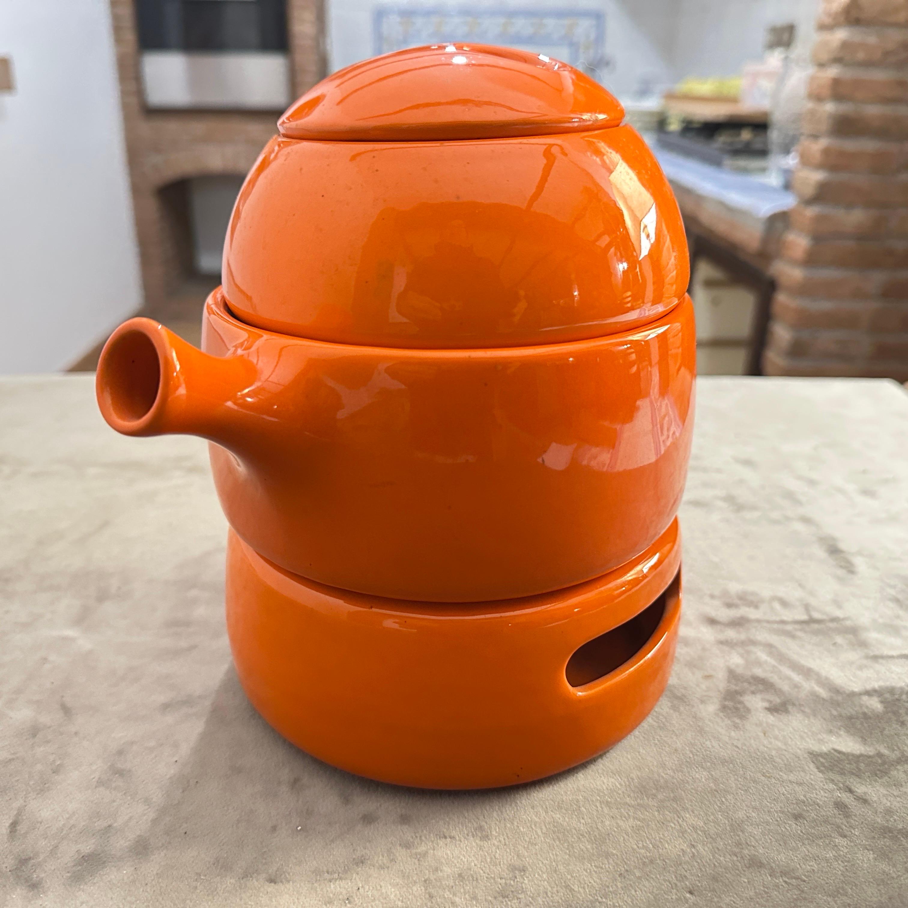 Teiera modernista in ceramica arancione degli anni '70 di Liisi Beckmann per Gabbianelli In condizioni buone in vendita a Aci Castello, IT