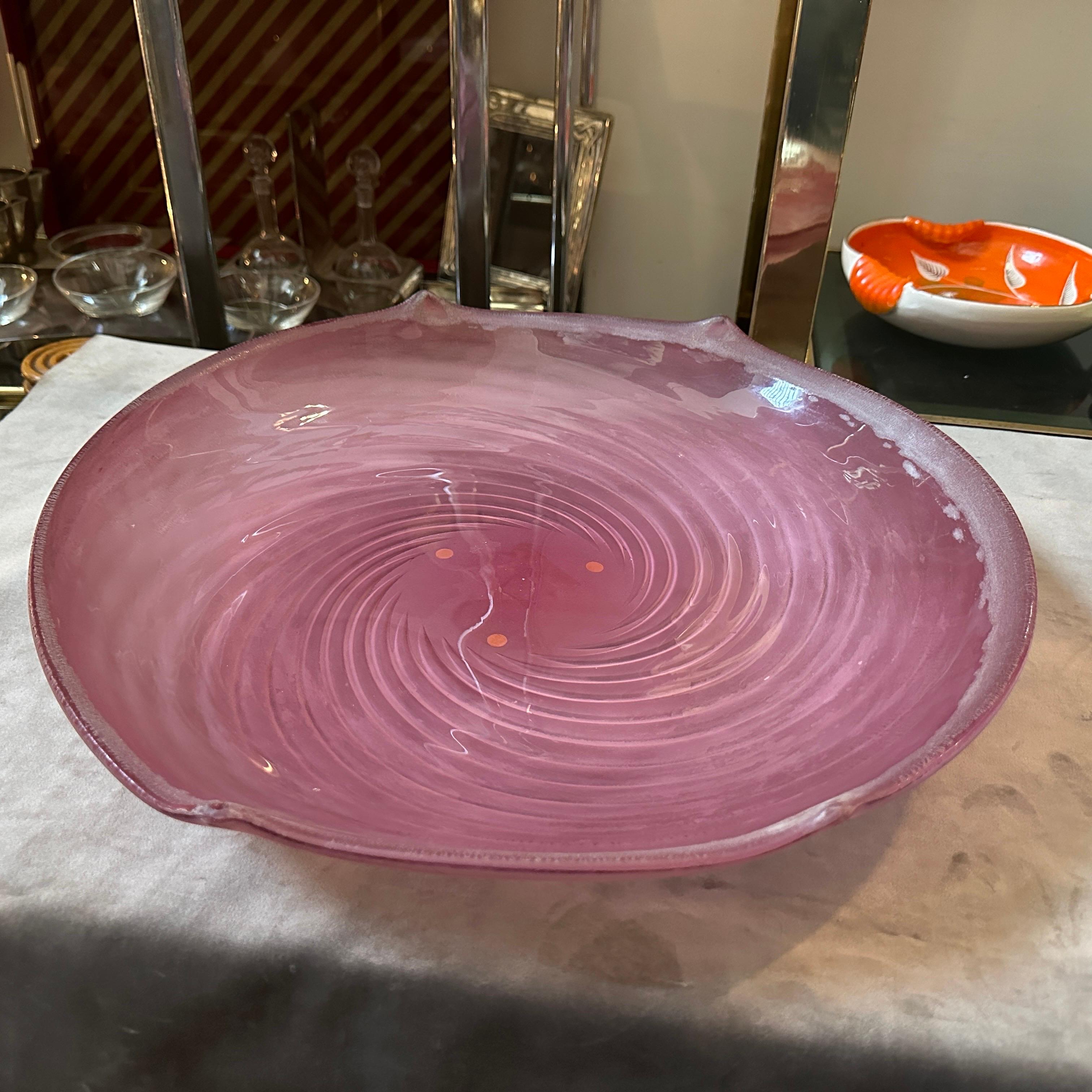 italien Bol rond en verre de Murano Scavo violet moderniste des années 1970 par Cenedese en vente