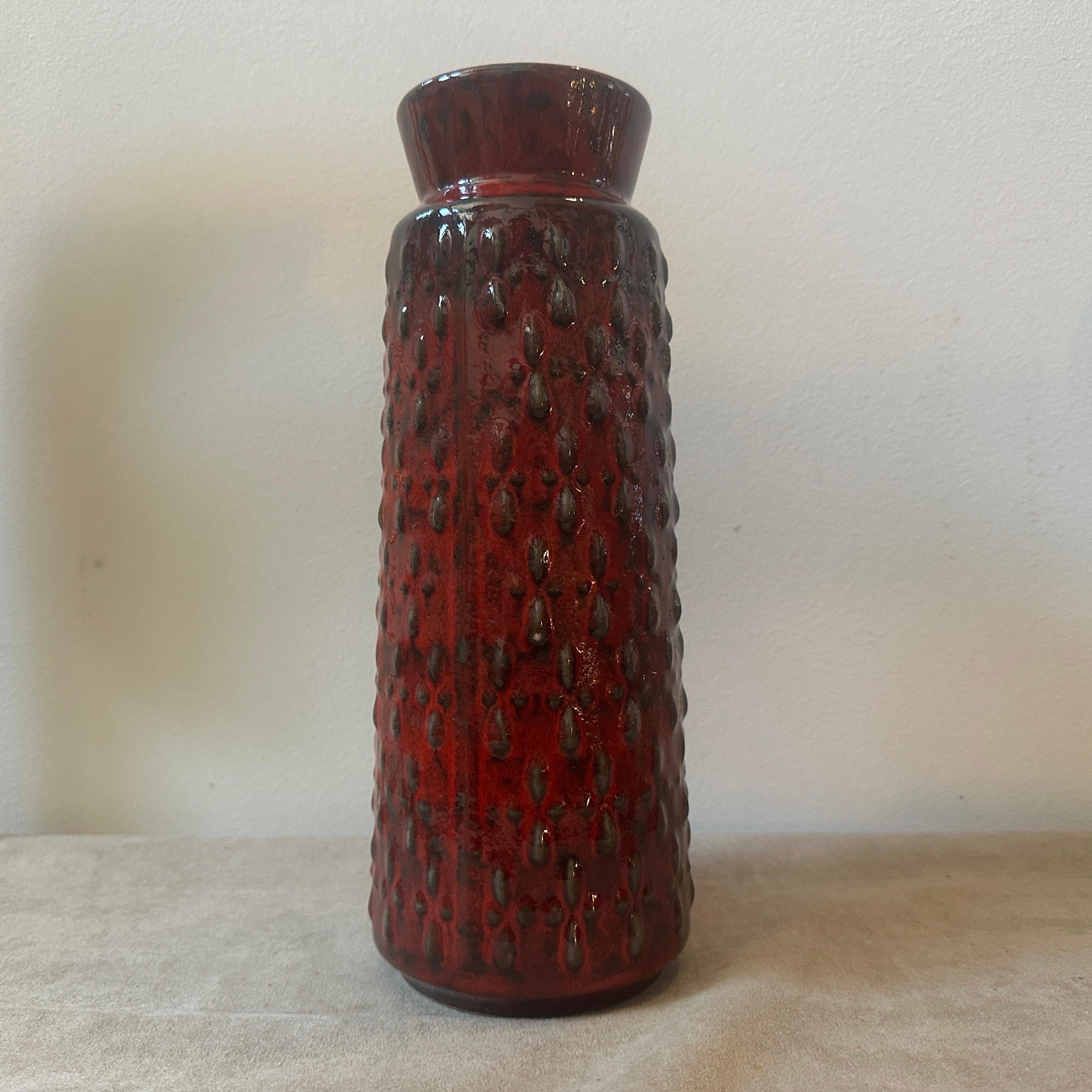 1970er Jahre Modernist Rot und Schwarz Fett Lava Keramik Deutsch Vase von WGP im Angebot 1