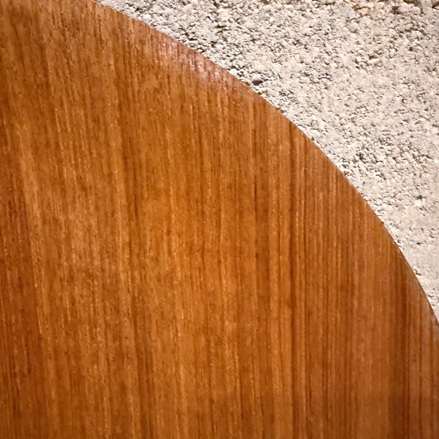 Bandeja de los años 70 Madera de teca sobre negro en Bueno estado para la venta en Chula Vista, CA