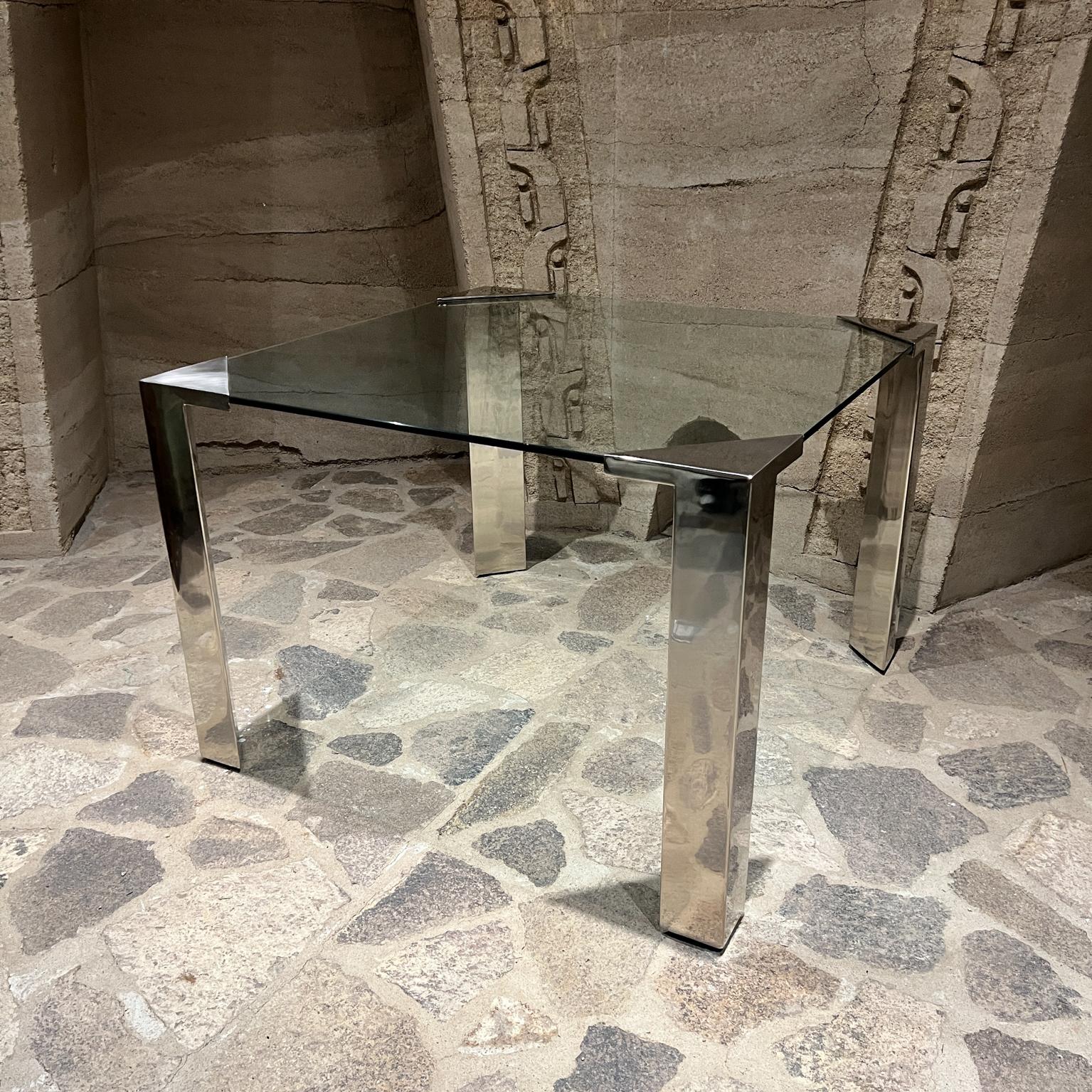 AMBIANIC presenta
1970 atribución PACE Collection Leon Rosen
Mesa Modernista de Cristal Satinado
sin marcar
29,5 h de esquina a esquina 8 cristal 42 x 42 x 0,5 grosor
Estado de segunda mano
Consulte las imágenes
Entrega en LA PS OC