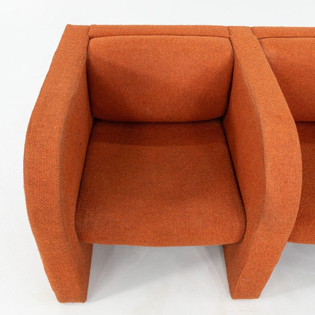 Fin du 20e siècle Canapé moderniste des années 1970 à trois places en tissu orange en vente