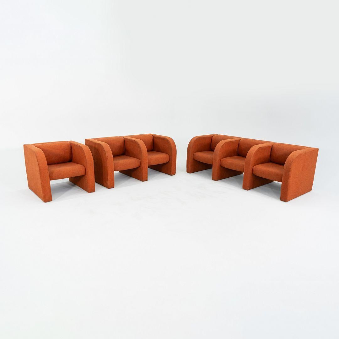 Sofá escultural modernista de dos plazas de los años 70 en tela Hopsack naranja en venta 3