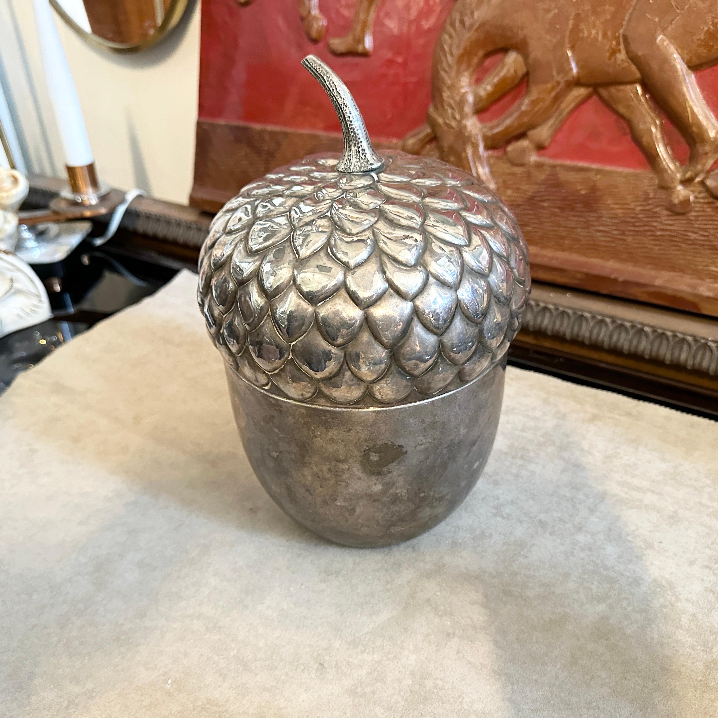 1970s Modernist Silver Plated Acorn Shaped Ice Bucket by Teghini Firenze In Good Condition For Sale In Aci Castello, IT