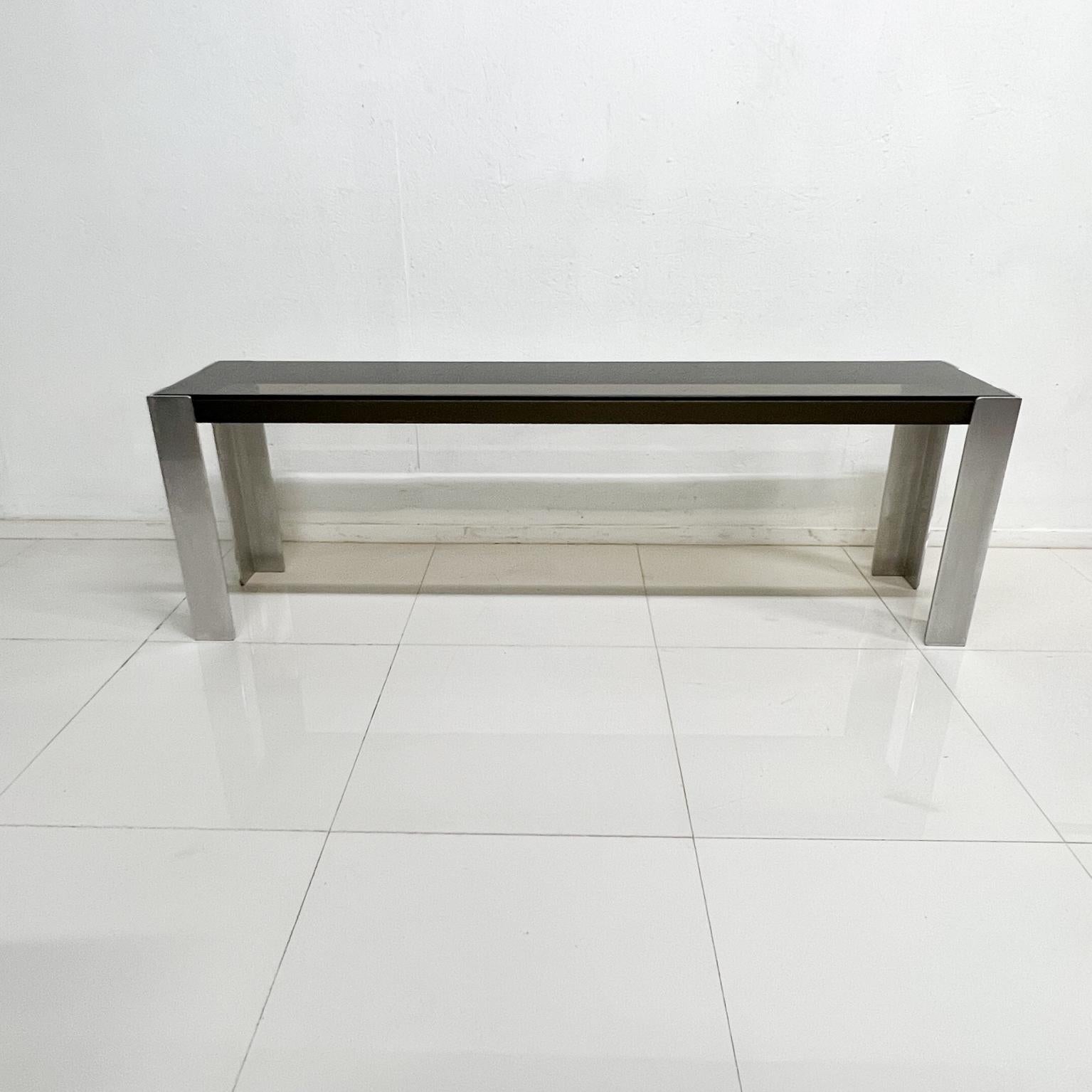 1970s Modernist Sleek Aluminum Console Sofa Table Style of Milo Baughman In Good Condition In Chula Vista, CA