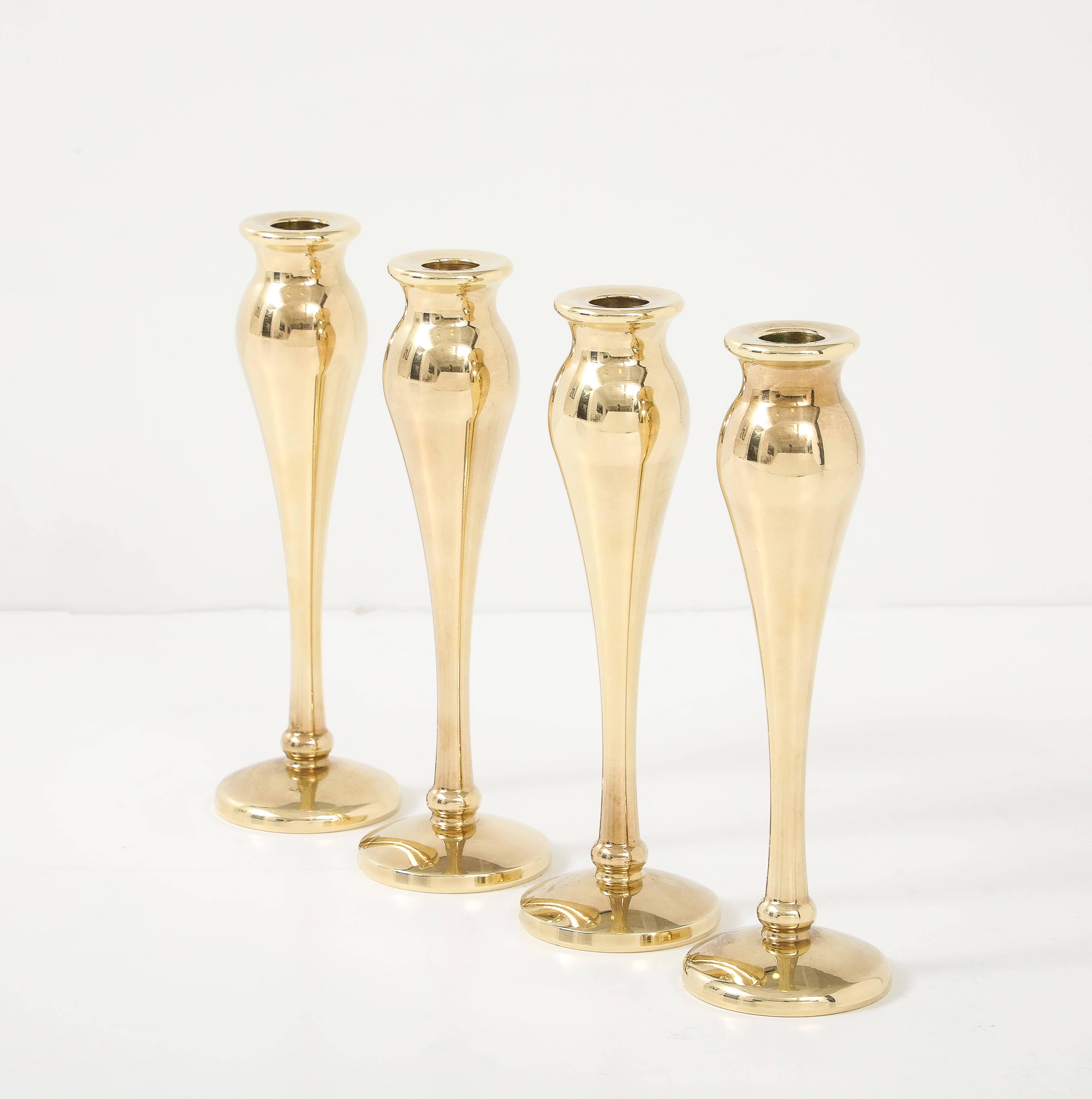 Fine XX secolo Set di 4 portacandele in ottone massiccio modernista degli anni '70 in vendita