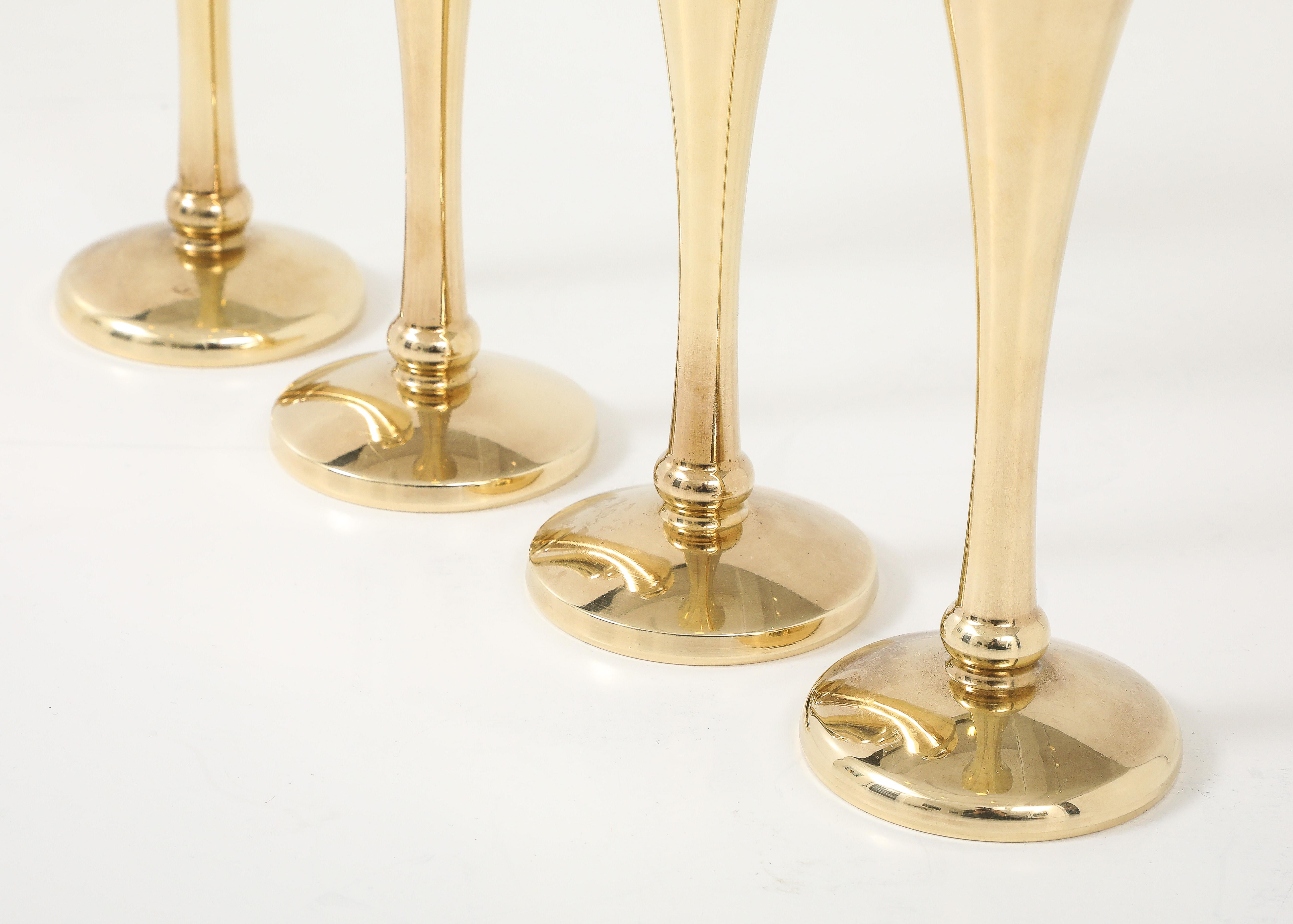 Ottone Set di 4 portacandele in ottone massiccio modernista degli anni '70 in vendita