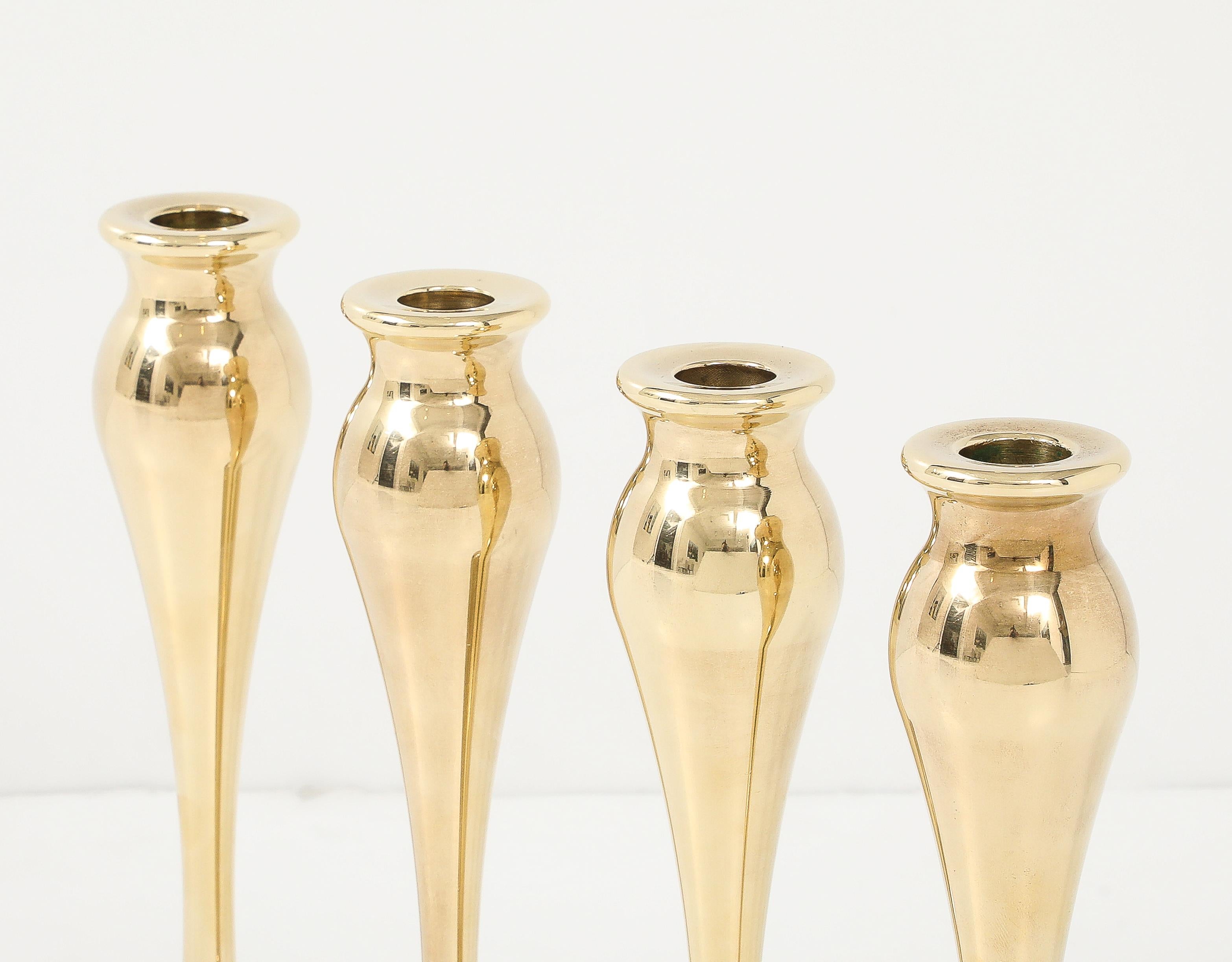 Set di 4 portacandele in ottone massiccio modernista degli anni '70 in vendita 1