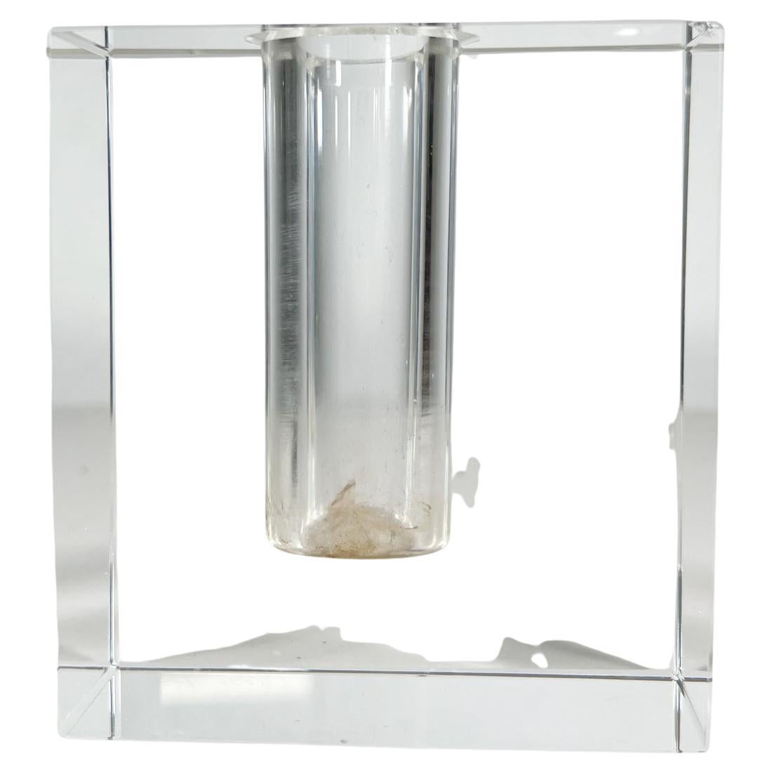 1970s Modernist sophisticated bud vase clear glass rectangular block.
Thick glass ultramodern
Measures: 4 wide x 1.88 deep x 4.32 tall
Preowned original vintage condition.
See images.