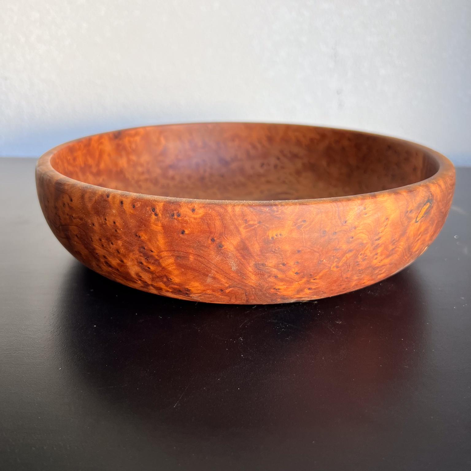 Cuenco de madera de burl de arte modernista de Studio A de los años 70 Moderno de mediados de siglo en venta