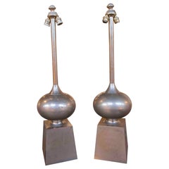 Paire de lampes de table monumentales en aluminium brossé de style moderniste des années 1970