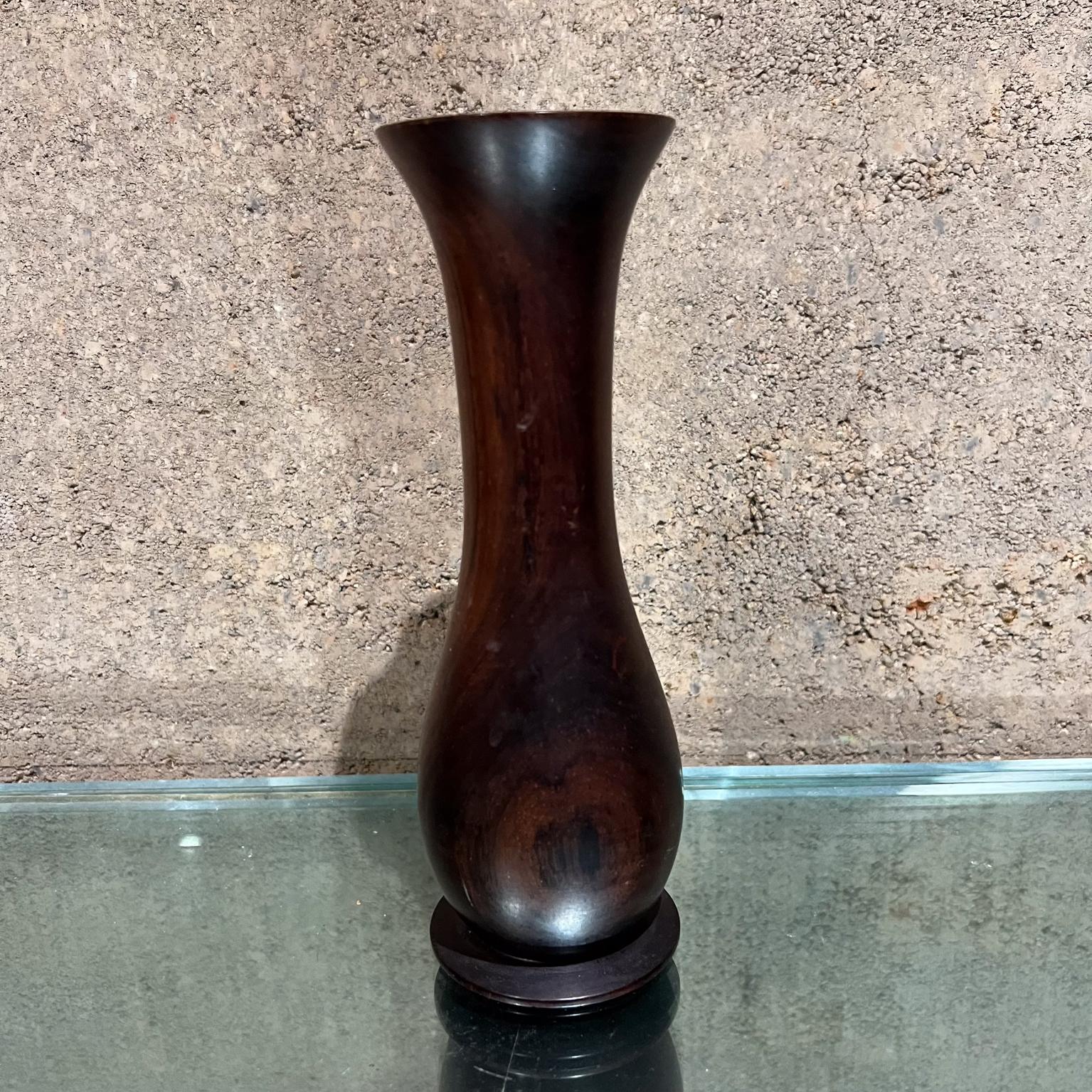 
1970s Modernist Rosewood Palisander Turned Wood Vase
One nick on upper lip.
Preowned original unrestored vintage condition.
See all images.
No signature
8 h x 2.63 diameter