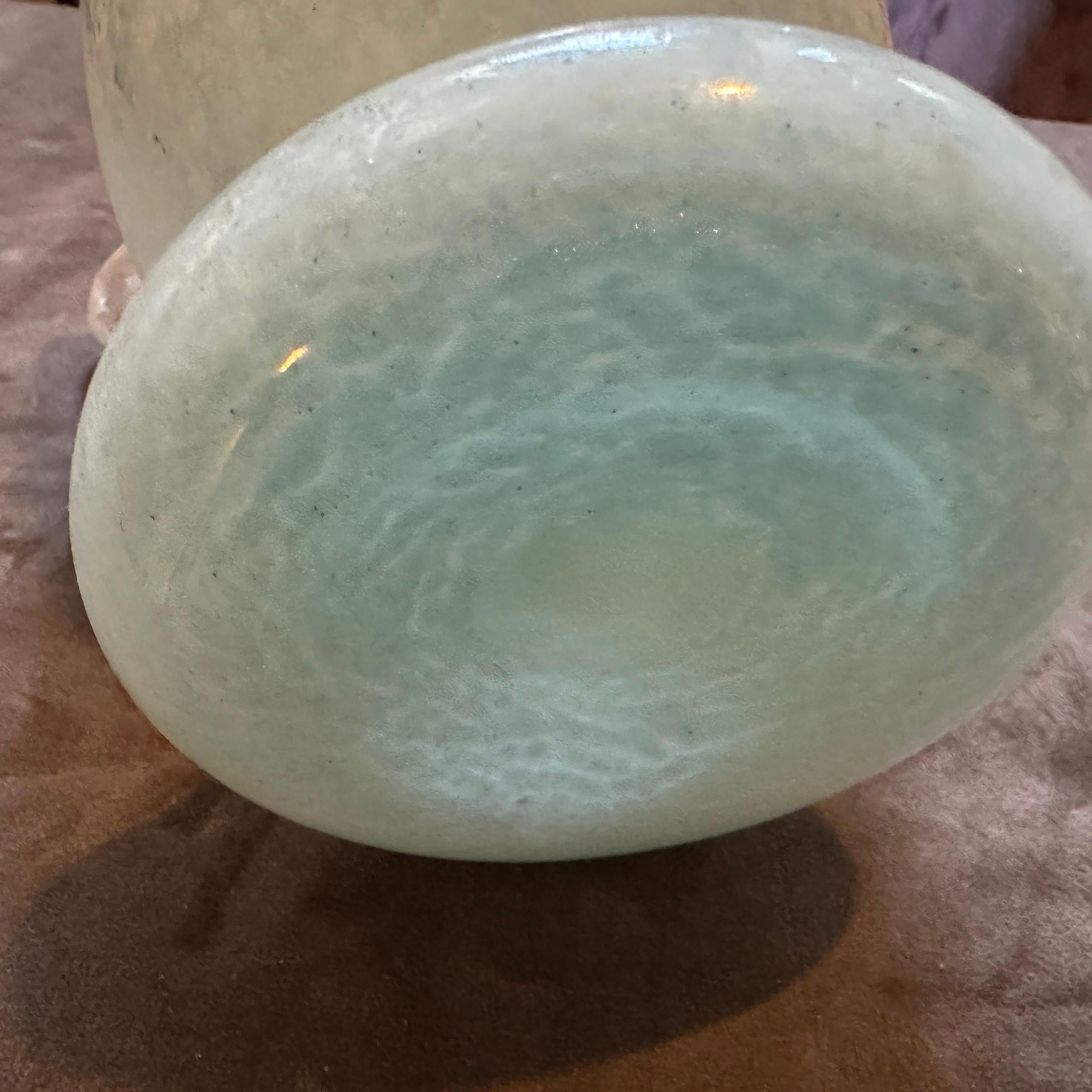 1970er Modernistische Vase aus türkisem und weißem Scavo Murano Glas von Seguso im Angebot 3