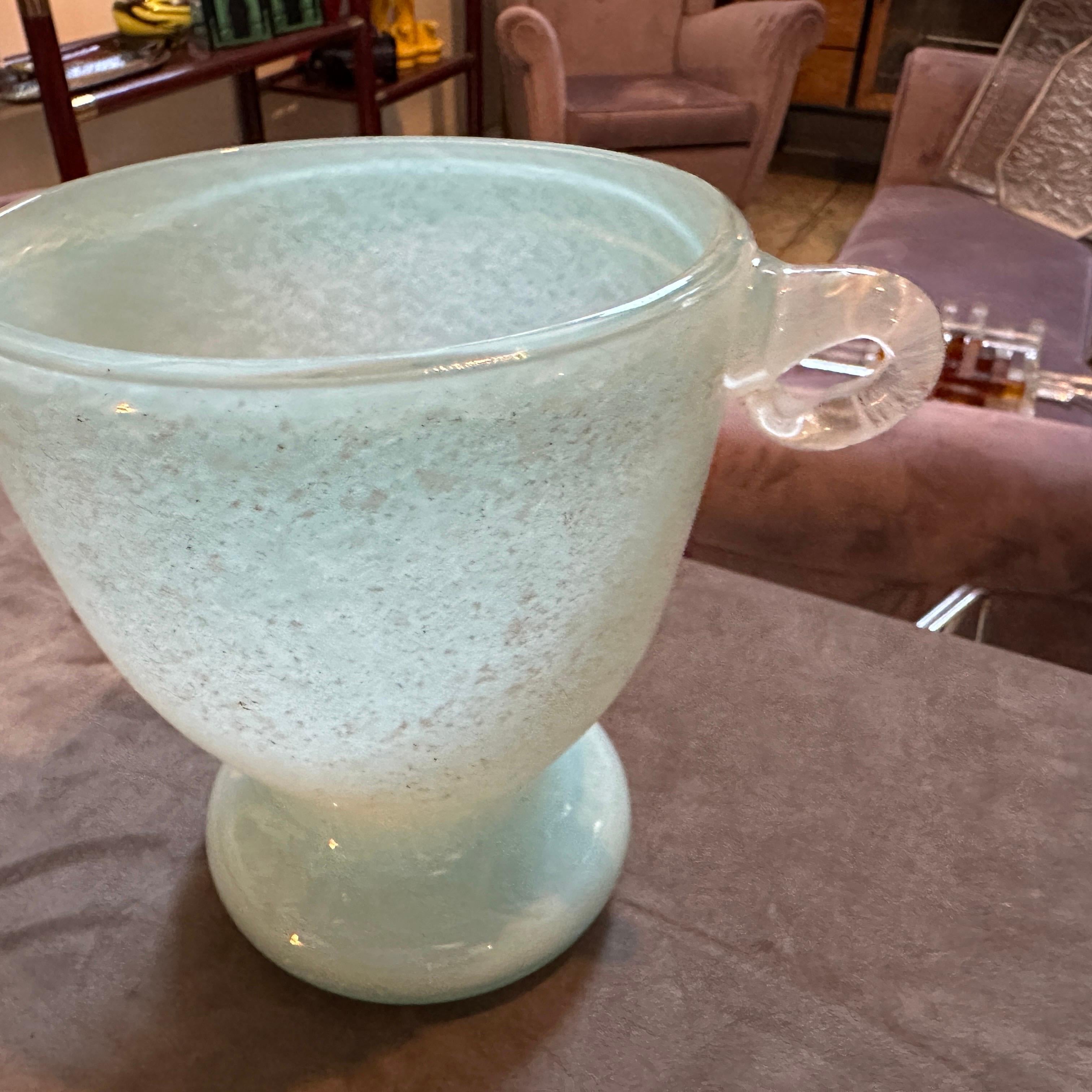 1970er Modernistische Vase aus türkisem und weißem Scavo Murano Glas von Seguso im Angebot 4